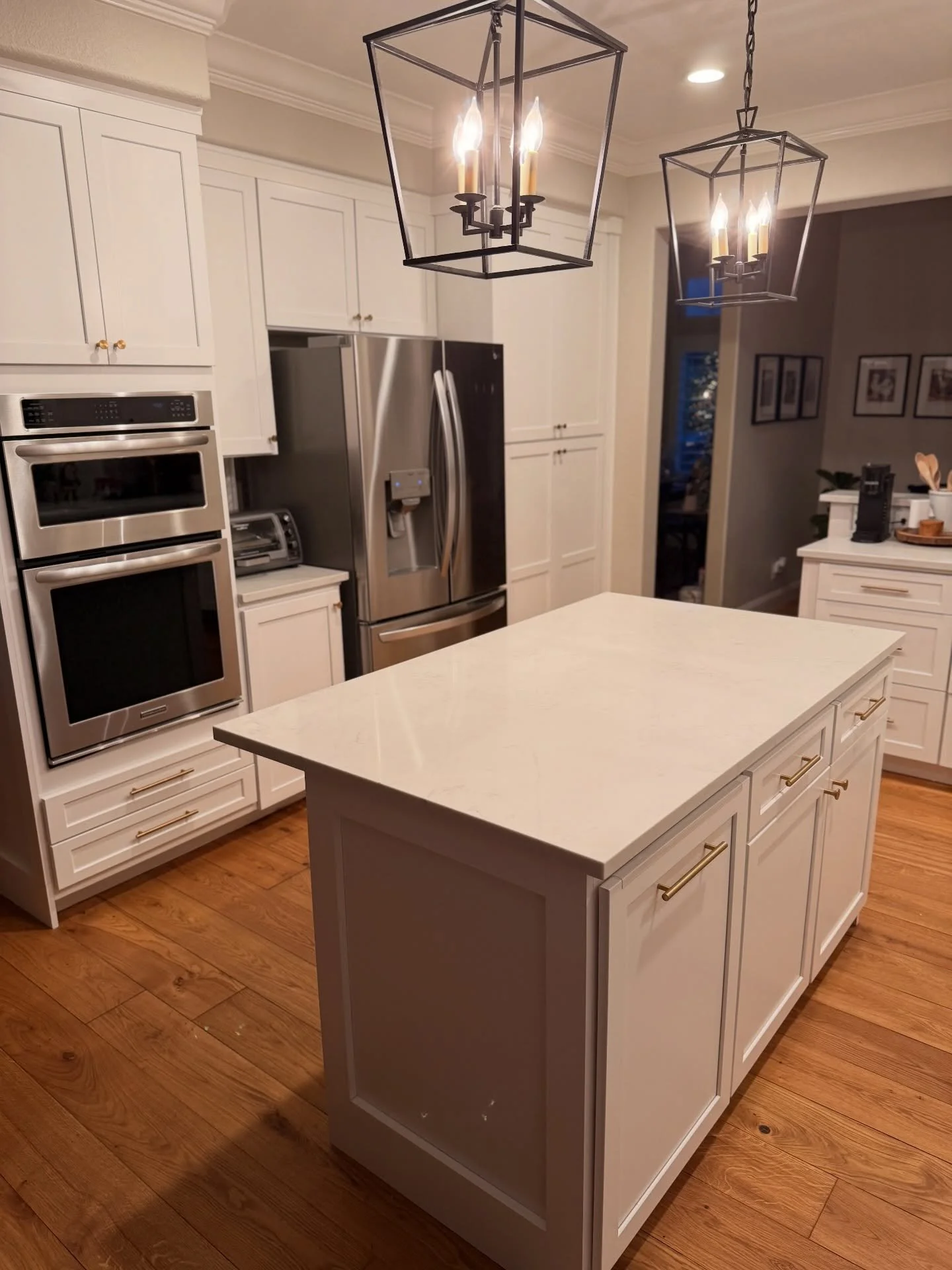 This El Dorado Hills kitchen's comeback story... 📖 

After major dishwasher water 💧 damage, this space was beautifully restored with classic Shaker Denver Door Style Cabinets and soft Painted Linen finishes.

Accessories included blind corner pull-
