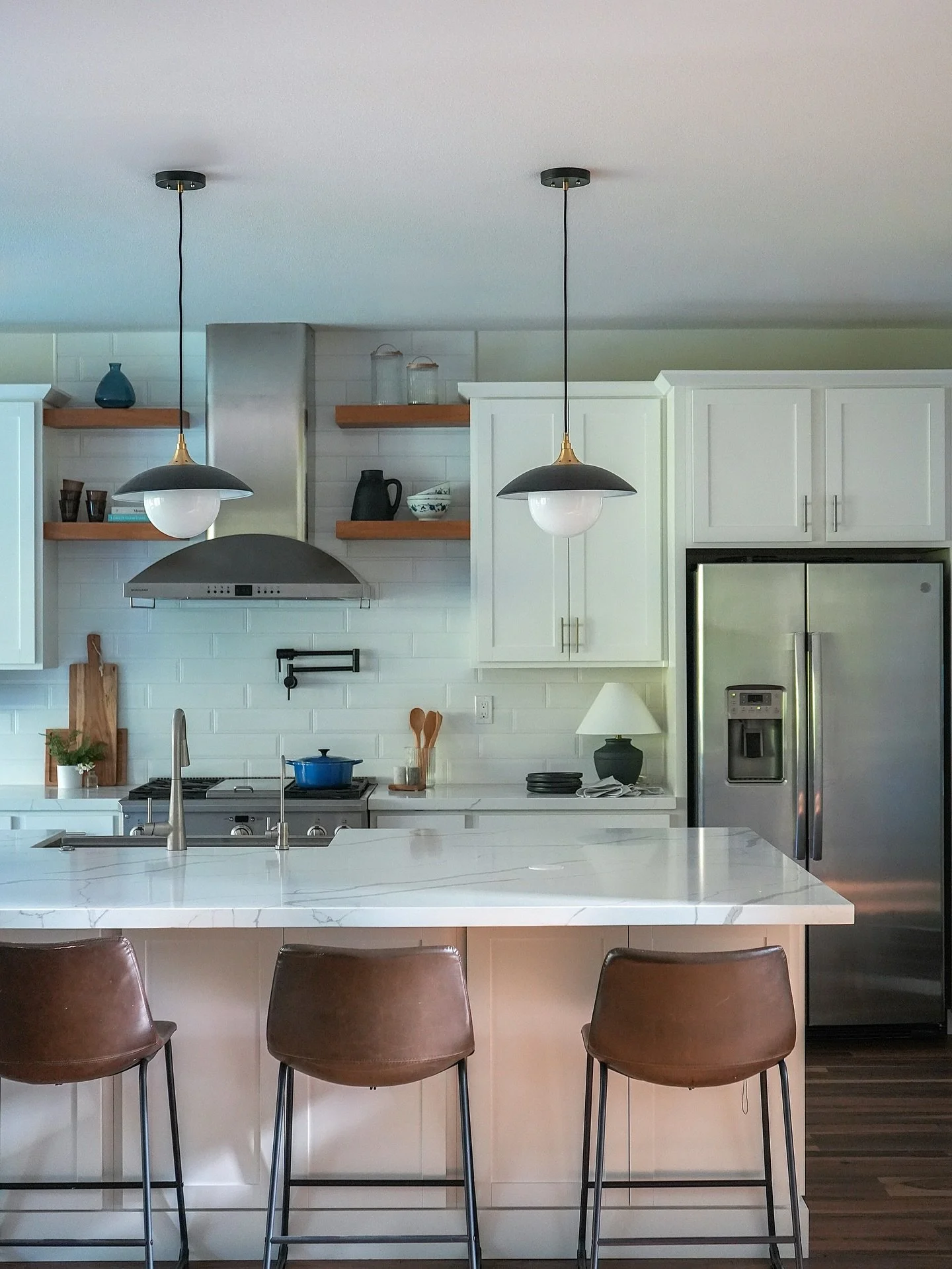 Project Gather 🏠

Designed for connection, this large Folsom kitchen brings warmth, function, and timeless style together in one beautifully open space. Soft white cabinetry, clean lines, and thoughtful storage create a backdrop that feels both elev