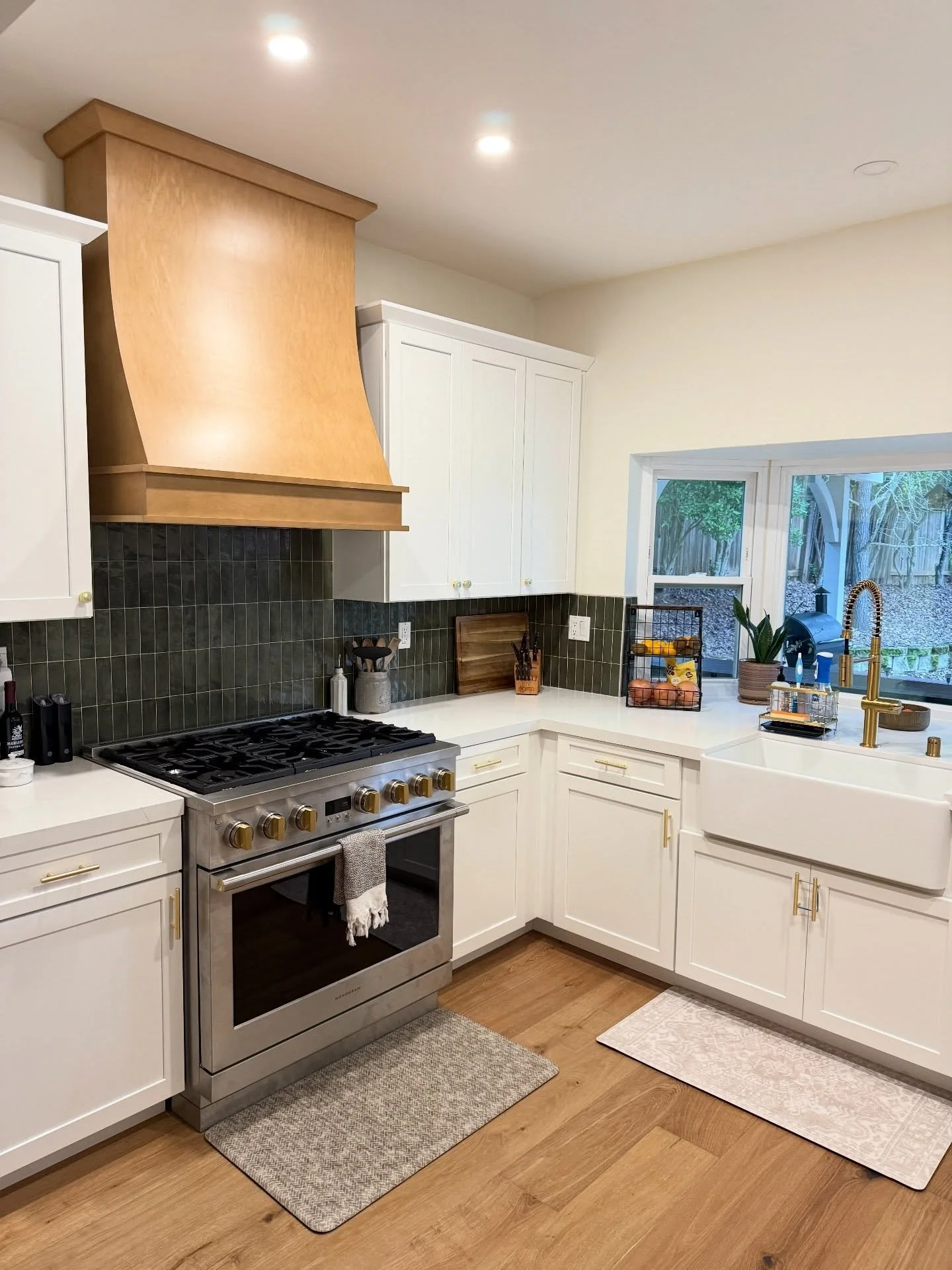 ✨El Dorado Hills Full Kitchen Remodel✨

Warm, simple, and made to be lived in 🤍

This kitchen features Denver Door Style cabinets in a soft Painted Linen color, paired with a custom Maple hood in Rye stain for the perfect natural contrast. The warm 