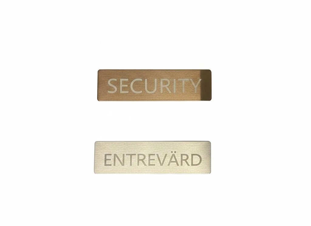 Security / Entrévärd  bricka med nål