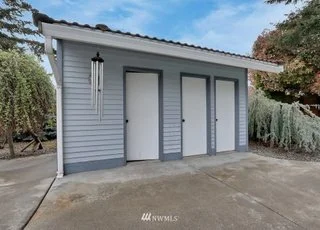 Poolside guest house at 1300 28th Avenue Court, Milton, WA 98354