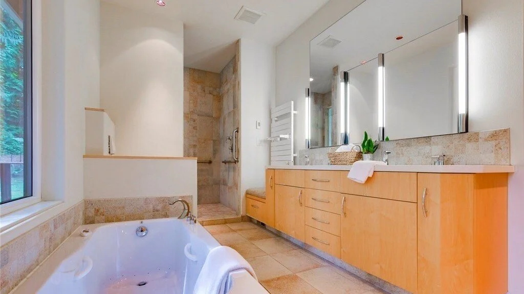 Kala Point Custom Home (20).jpg