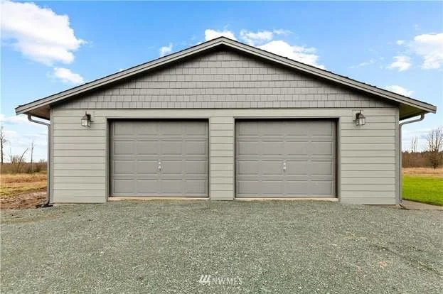 Driveway and garage at 12112 Roosevelt Rd, Snohomish, WA 98290