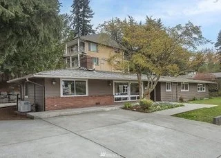Front of home and double wide driveway at 19607 Heinz Pl, Lynnwood, WA 98036