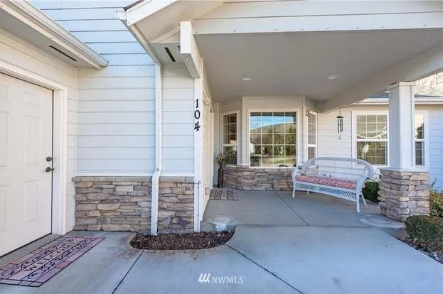 Driveway, garage and covered porch entrance into 104 Quail Lane Cashmere WA 98815