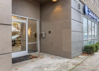 Street entrance to 2530 15th Ave W Seattle WA 98119