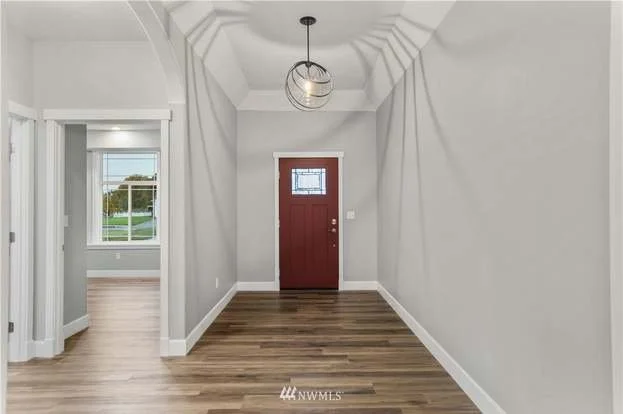 Foyer and front door with chandelier at 112 Skyhawk Dr Toledo WA 9591