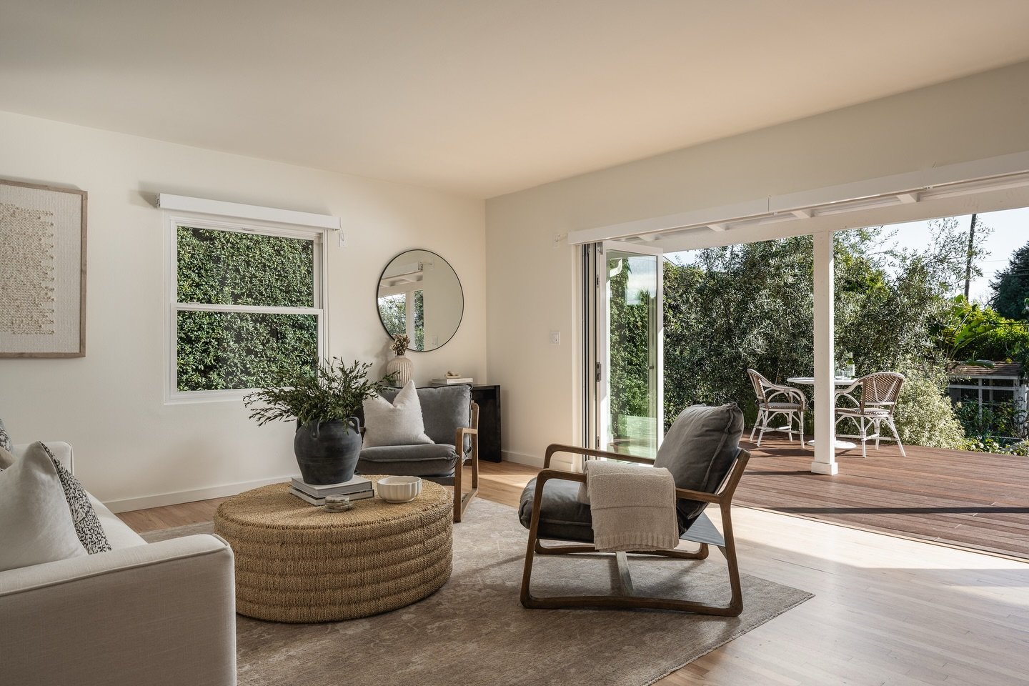 While most of the country is turning up the heat, we are opening doors. Citrus on the counter, indoor outdoor living in full effect, and dinner slowly drifting outside thanks to those later sunsets. Spring, is that you?