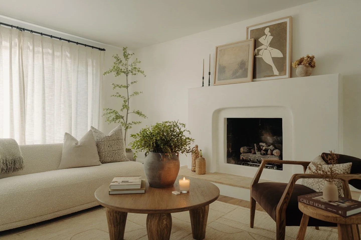 Scents &amp; sensibility.
Lately we&rsquo;ve been thinking a lot about how a home should feel in spring. Light, calm, kind of like your own little sanctuary.

One of our favorite ways to create that quiet luxury mood is through scent. A candle burnin