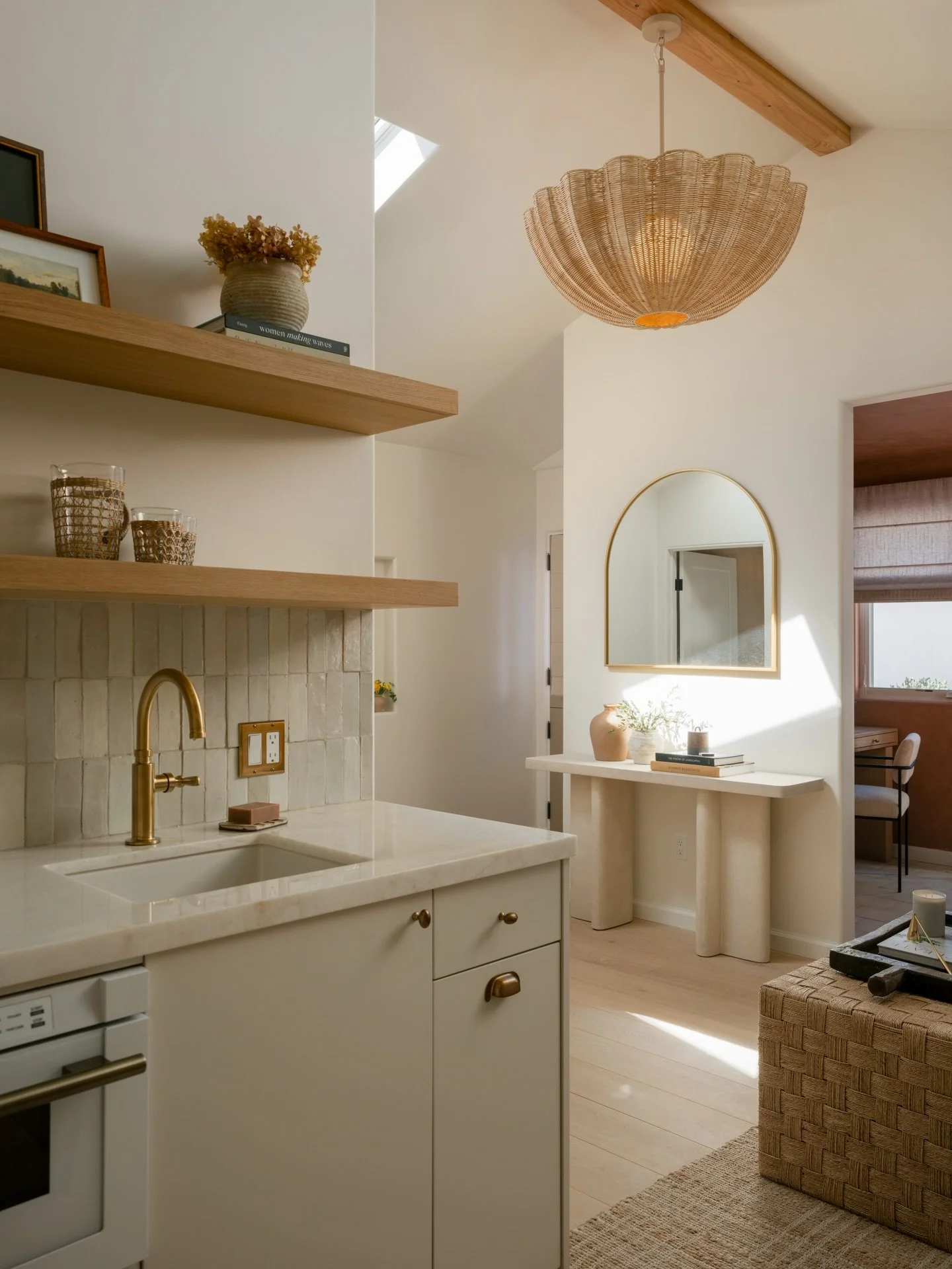 A space that sets you up for the week.
This San Roque Casita does a little bit of everything&hellip; office when you need to focus, a quiet escape when you don&rsquo;t, and an easy place to host friends or family. Part office, part living, part sanct