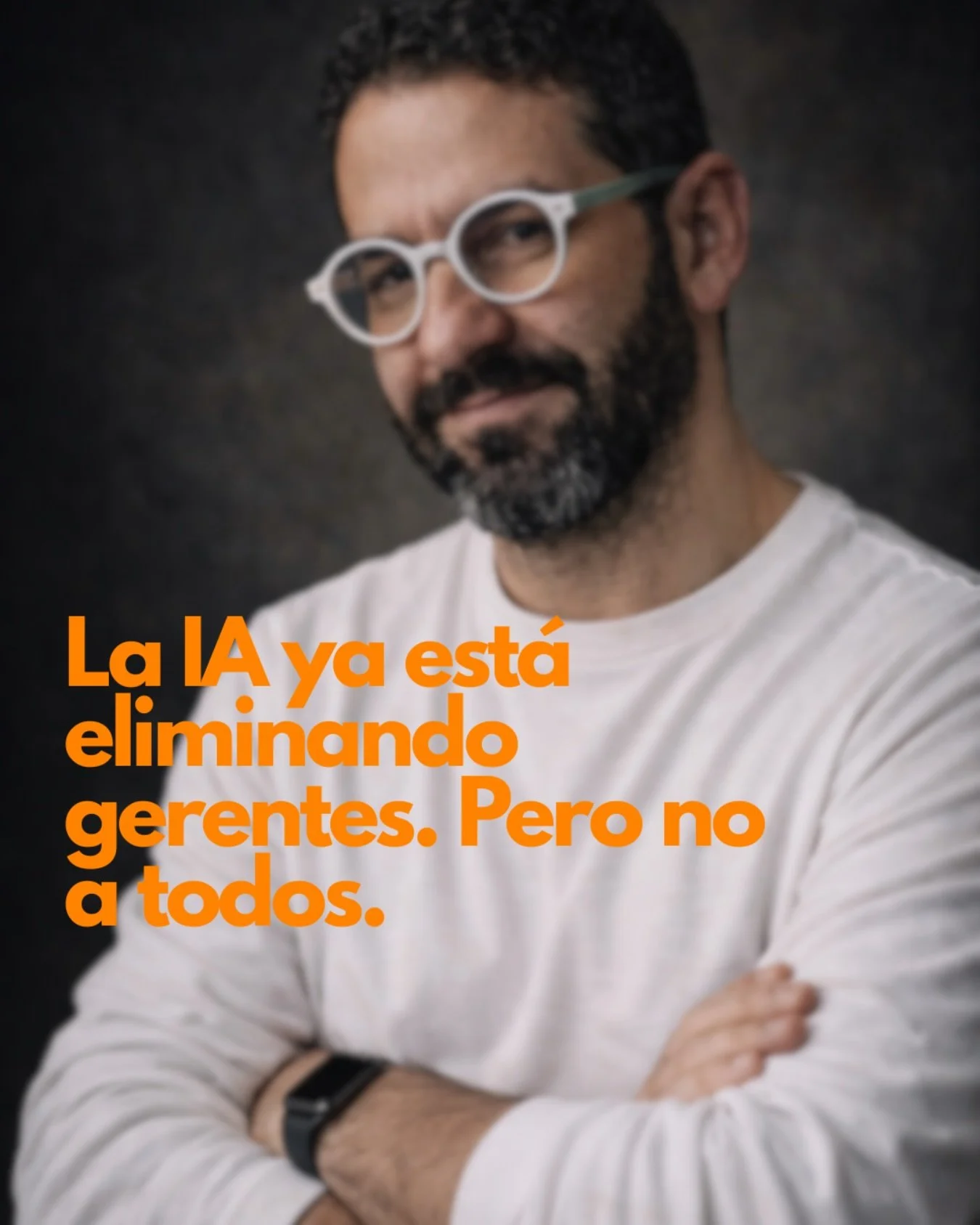 La IA ya est&aacute; eliminando gerentes. Pero no a todos.

Gartner tiene un n&uacute;mero que incomoda a muchos: para este a&ntilde;o, las organizaciones que adoptaron IA habr&aacute;n eliminado cerca de la mitad de los roles de gerencia media que e