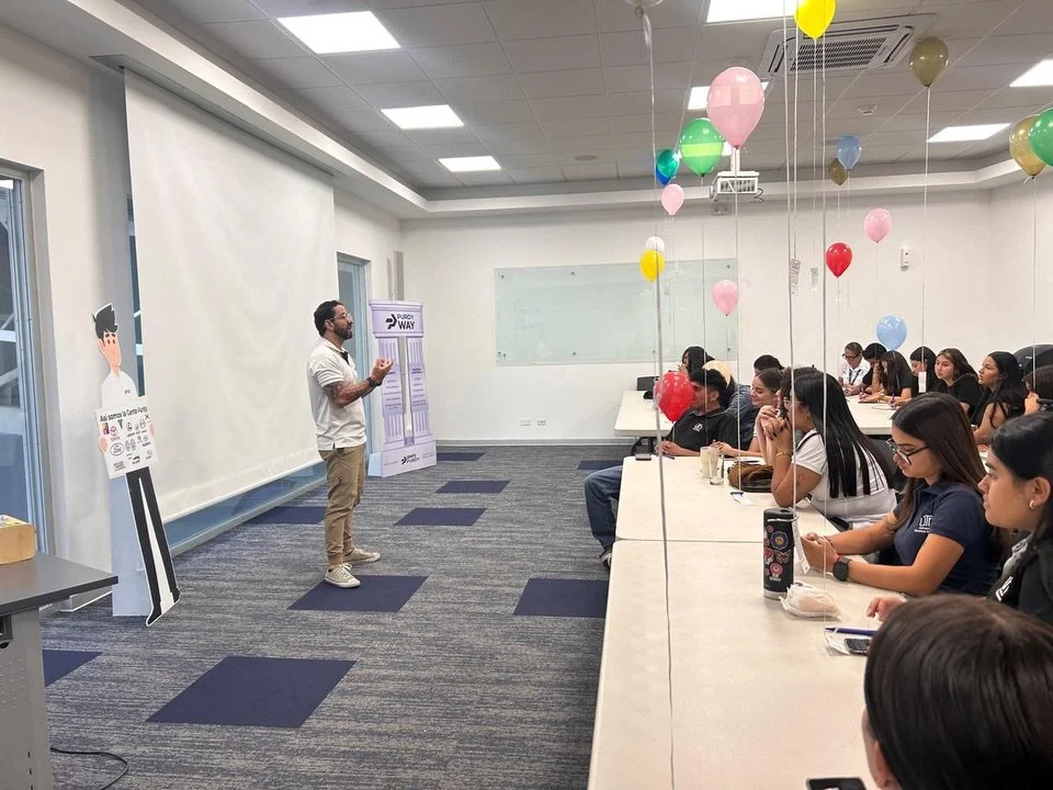 El coaching no es unidireccional; yo aprendo tanto durante los 1:1 que lidero o las charlas que imparto. 

Gracias a @grupo.purdy por permitirme compartir con futuros l&iacute;deres y dar mi granito de arena. 

Las preguntas de nuevas generaciones me
