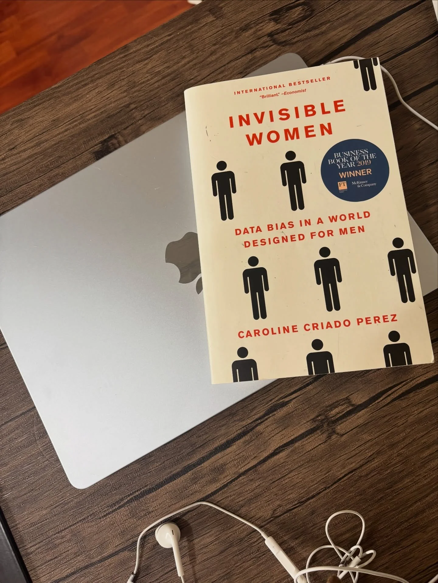 Le&iacute;&nbsp;&ldquo;Invisible Women&rdquo; (Mujeres Invisibles)&nbsp;de Caroline Criado Perez hace un tiempo y hoy se me ocurri&oacute; sacarlo y pensar en lo que me impresion&oacute; este libro.

Y honestamente, tambi&eacute;n me incomod&oacute;.