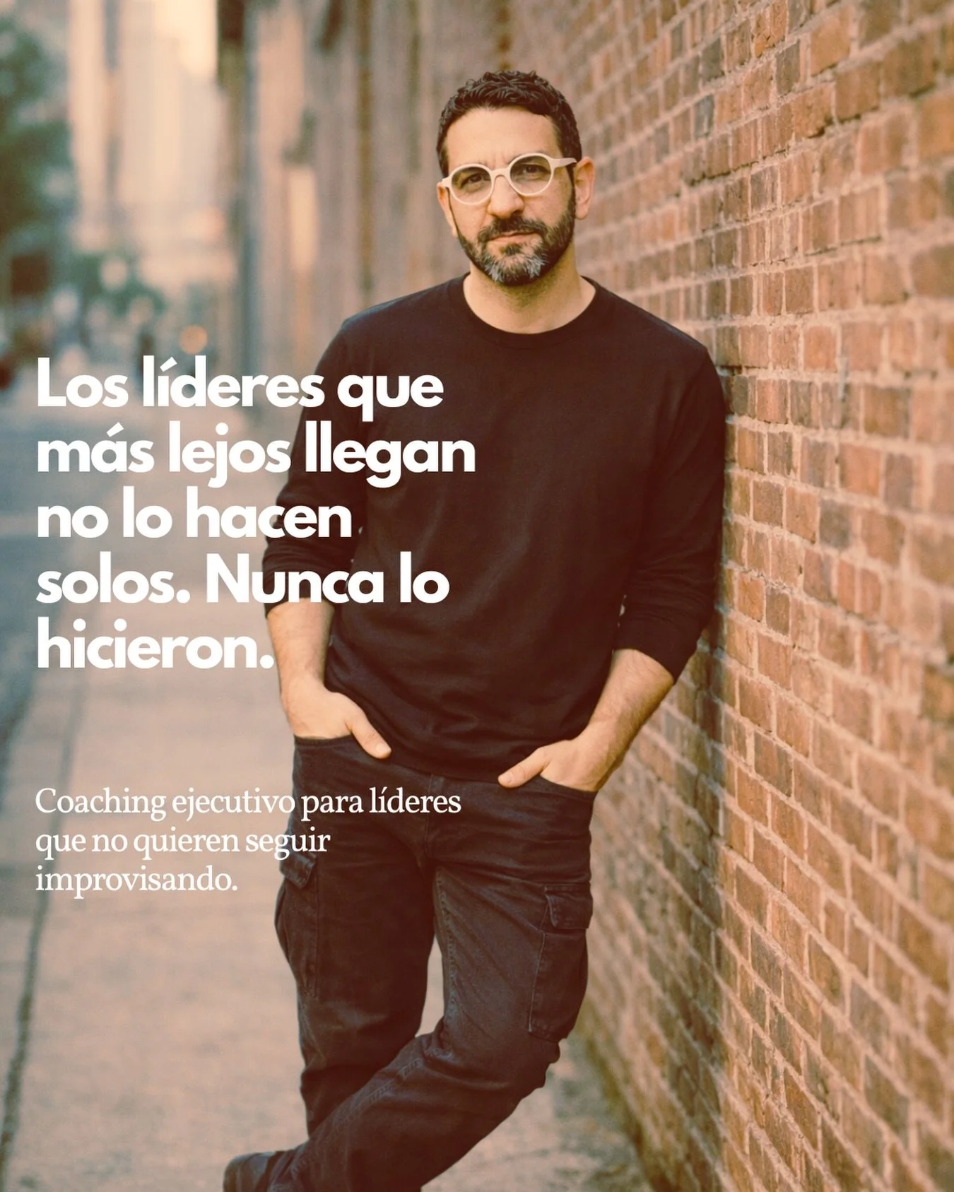 Si est&aacute;s en un punto de tu carrera donde: 

&rarr; Sabes que tienes m&aacute;s potencial del que est&aacute;s mostrando 
&rarr; Llevas tiempo improvisando tu liderazgo sin un marco claro 
&rarr; Quieres feedback real de alguien que no te va a 