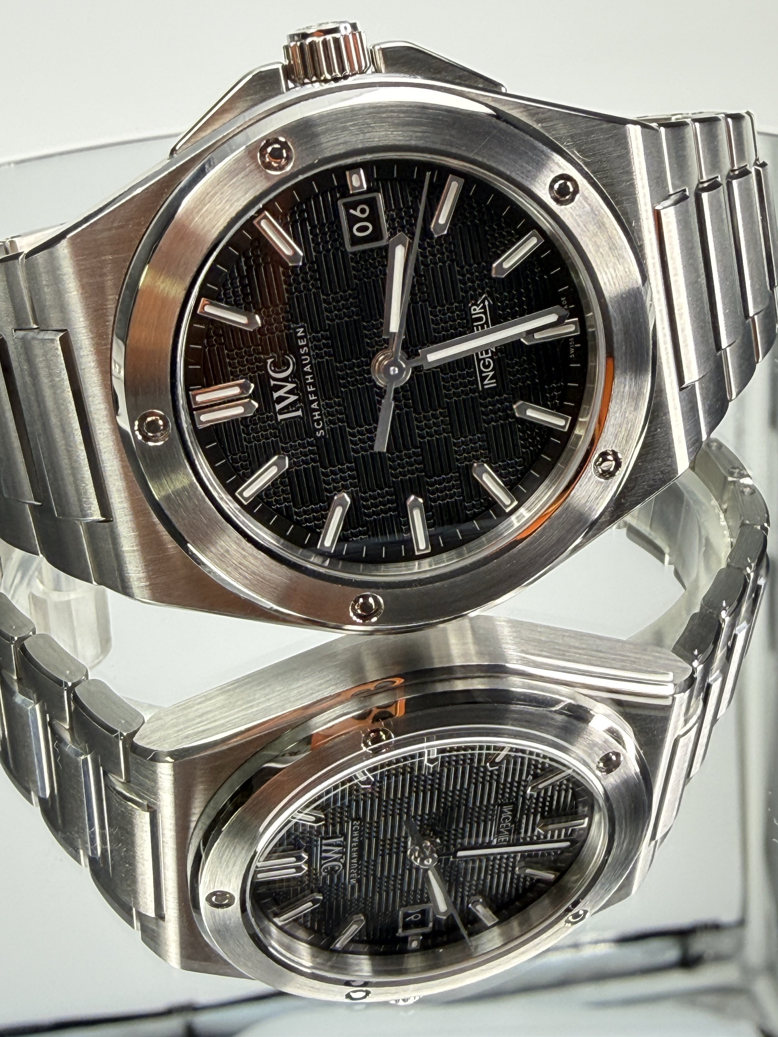 2024 IWC IW328901 Ingenieur Automatic 40 Black Dial Full Set