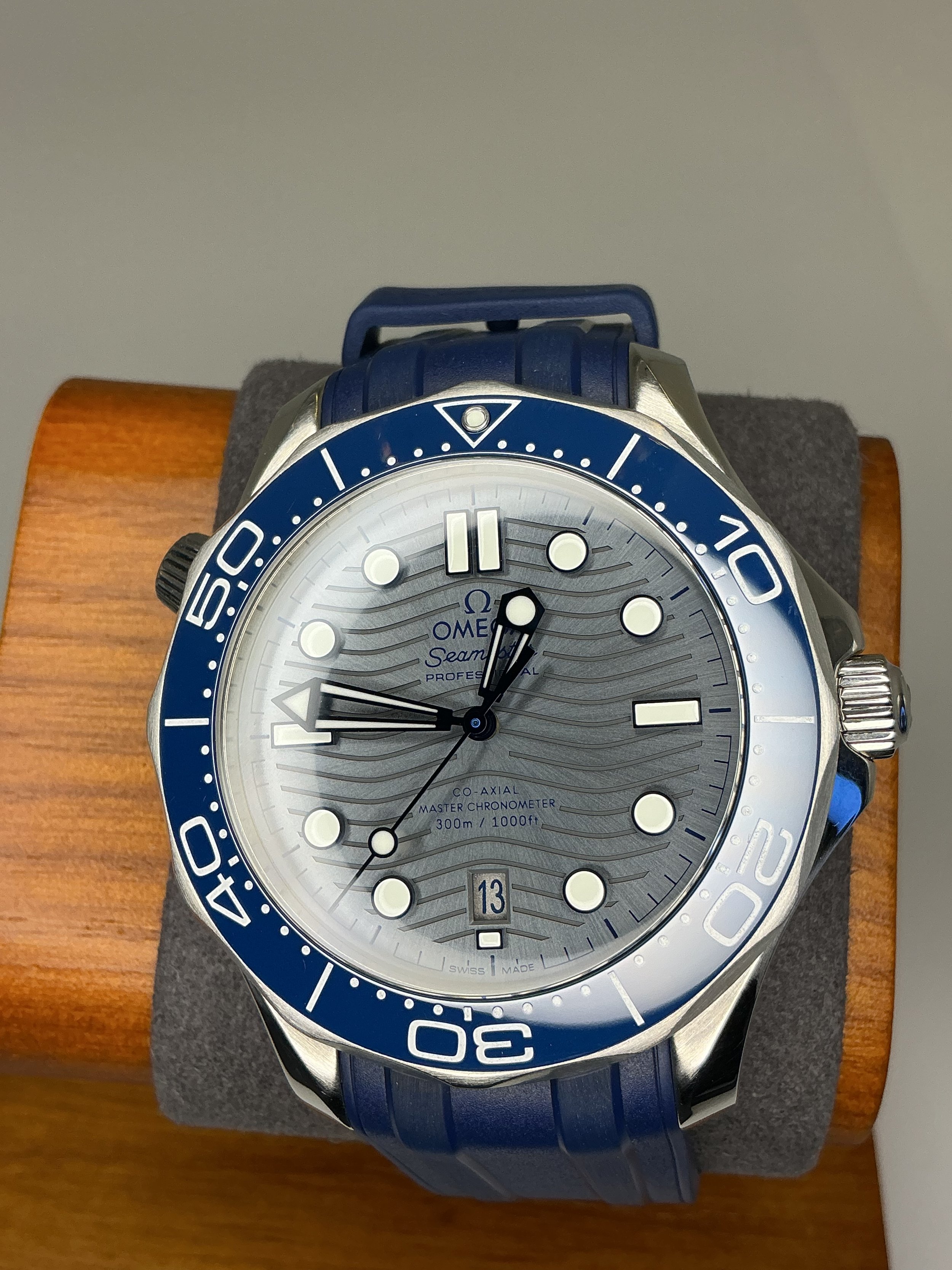 Omega Seamaster Diver 300M 42mm Grey Dial 210.32.42.20.06.001 Rubber Strap Full Set Cal. 8800