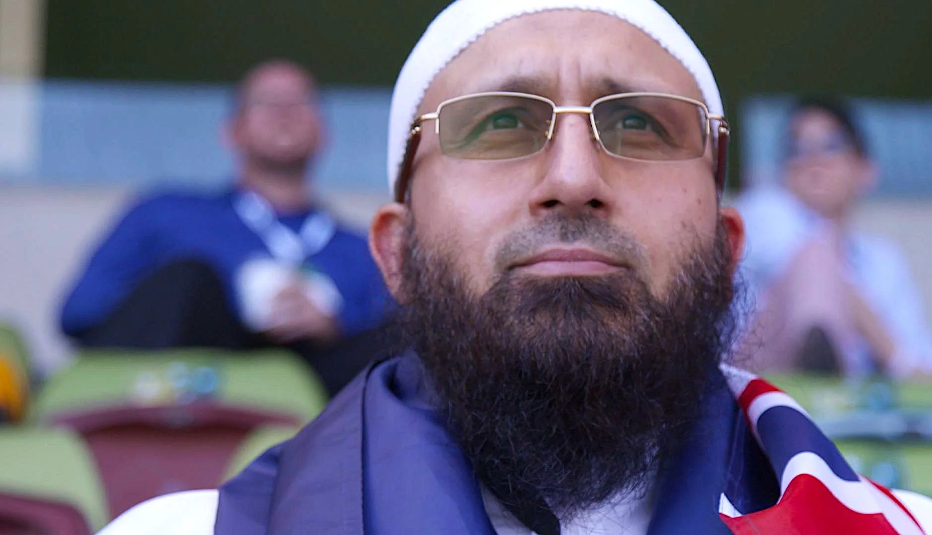 Imam Uzair (with Australian flag).jpg