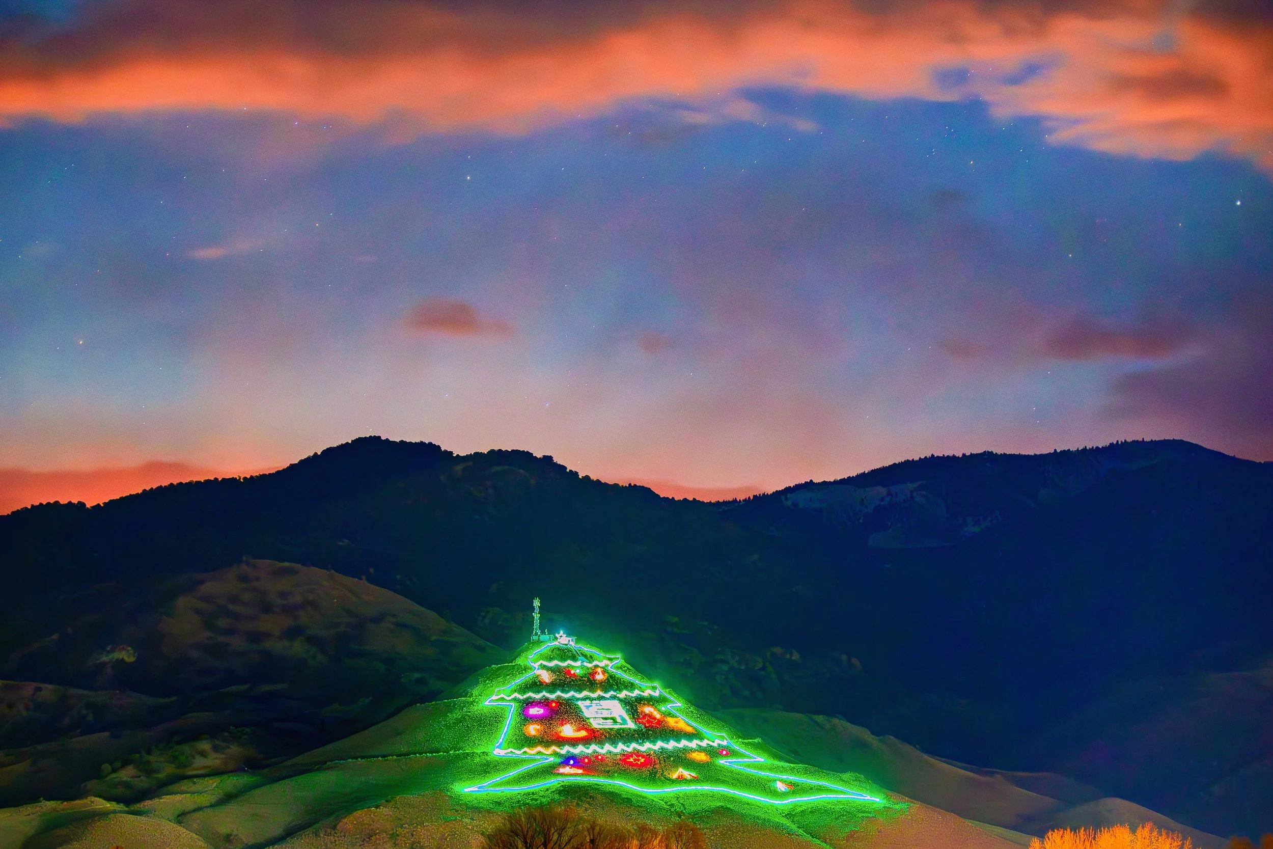 Chrsitmas mountian 90%.jpg