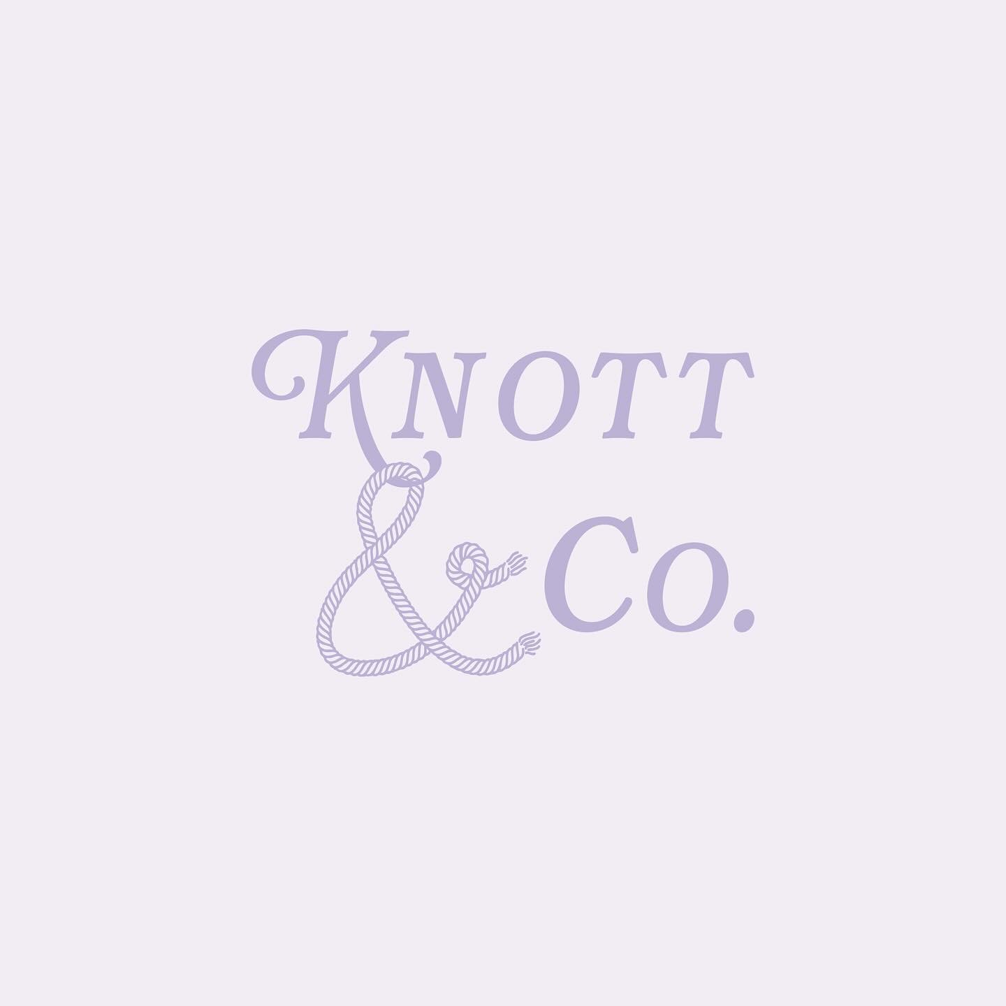 Hi friends!

I&rsquo;m Taylor &mdash; and I&rsquo;m so excited to introduce Knott &amp; Co.

With over 10 years of experience in corporate events, I&rsquo;ve combined my love for planning and all things weddings into a heart-led event planning busine