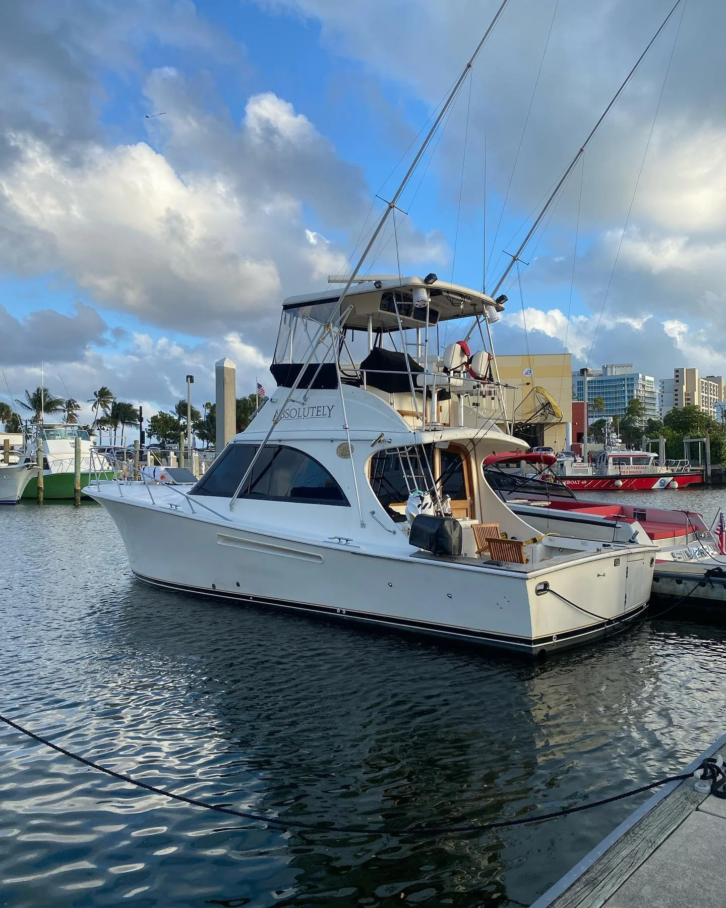 Made it to Ft. Lauderdale in one piece. Leg 1 ✅
.
.
.
.
.
#sportfishing #sportsfishingboat #sportfisher #sportfishingyachts #jersey #jersey36 #jersey36dawn #salmon #marlin #dorado #barbados #bgi #barbadostoday #viking #vikingyacht #hatterassportfis