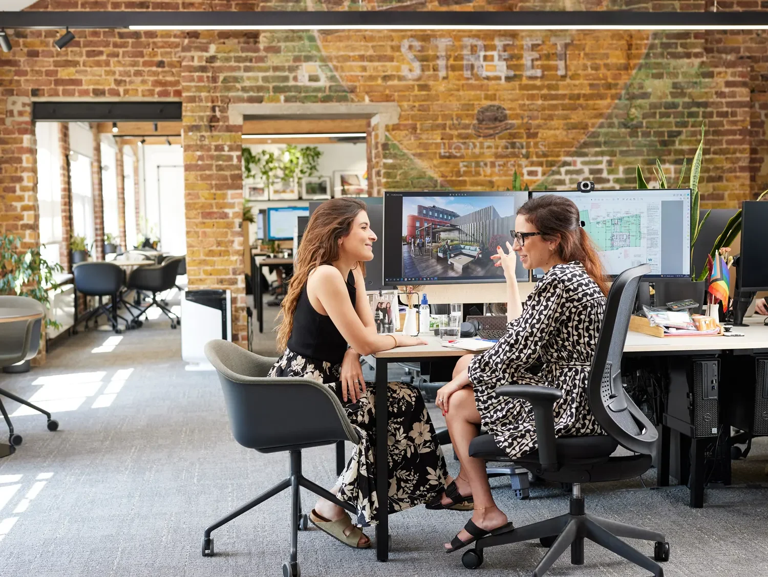 canary-wharf-boardroom-meeting-corporate-culture-uk.webp