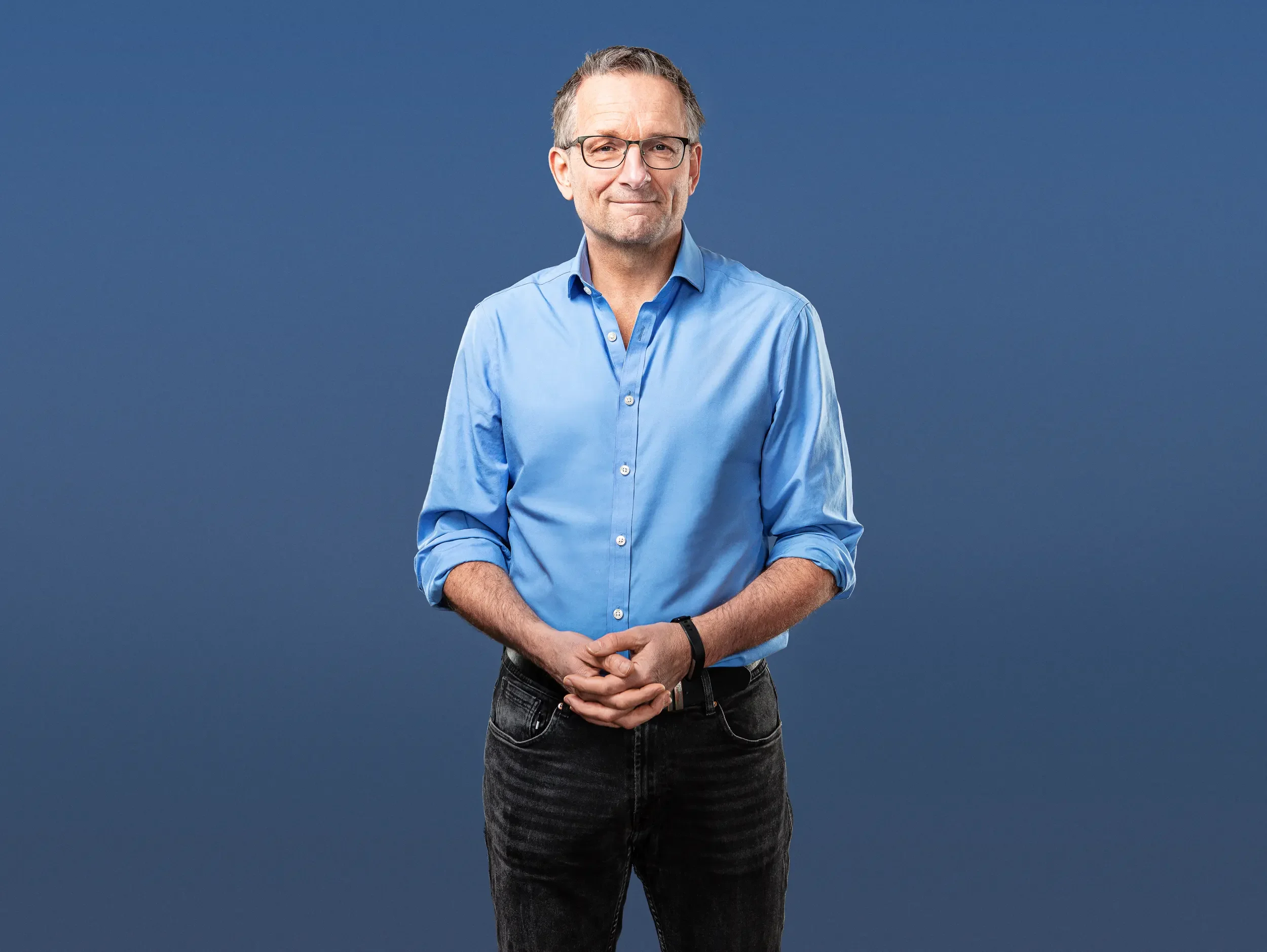 headshot-photography-corporate-blue-25.webp