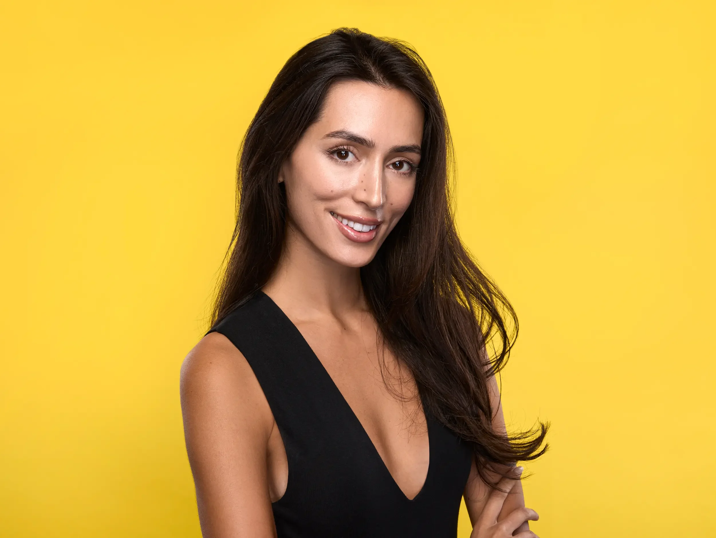 business-headshot-photography-women-yellow-23.webp