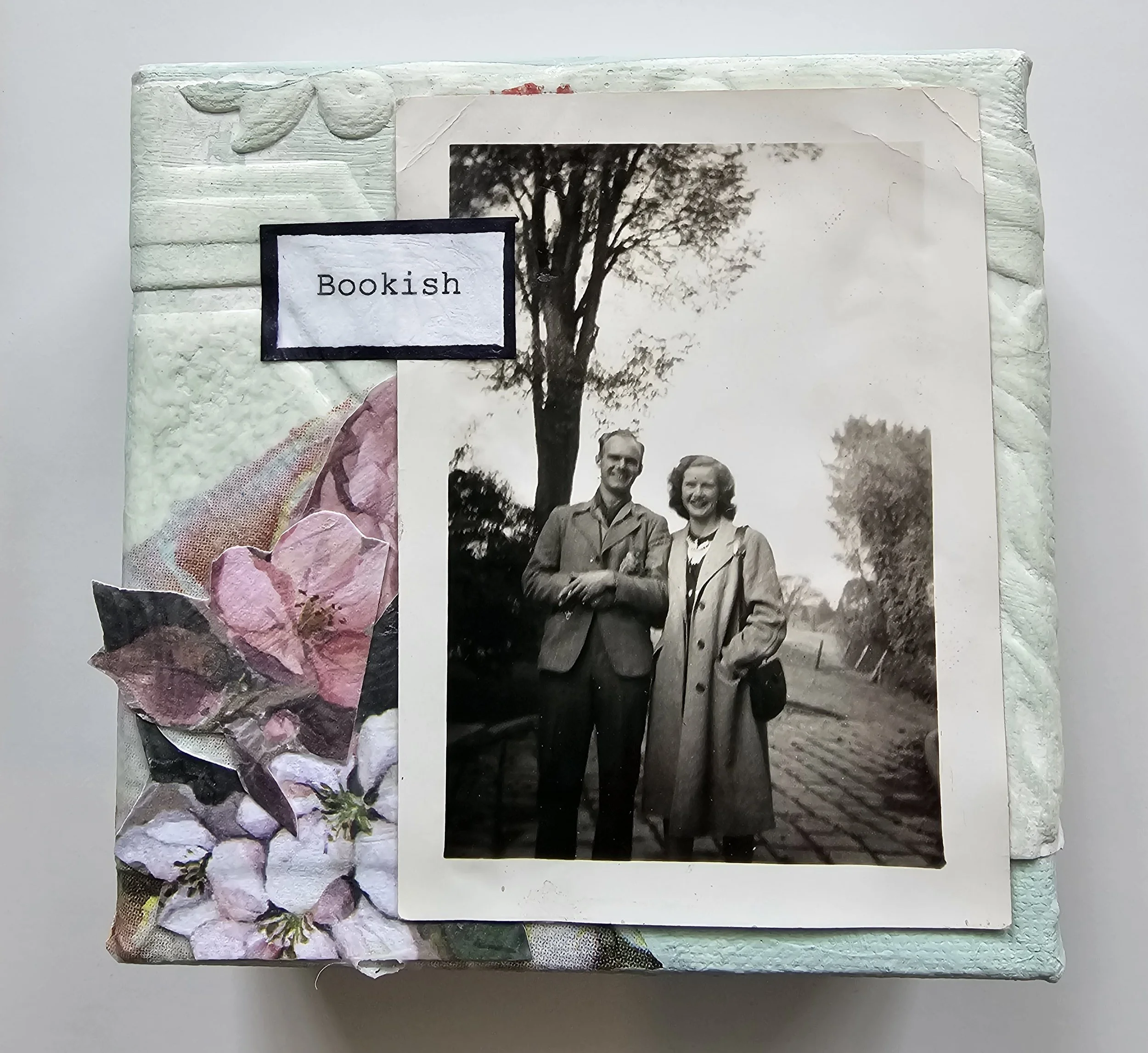 Bookish Couple
  4” x 4” 
 $40.00