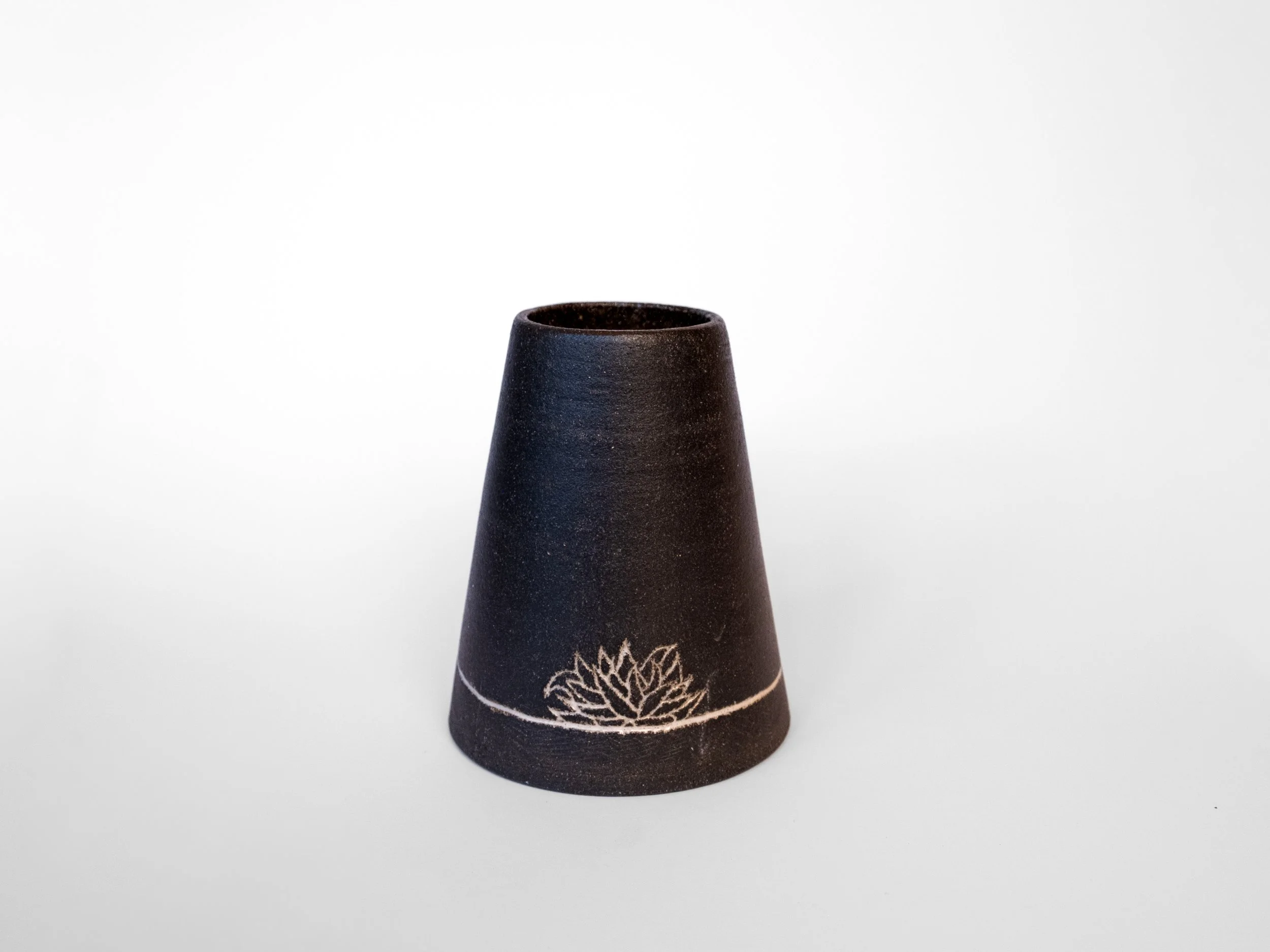 Carbón_DeathBloomVase_Mini-8.jpg