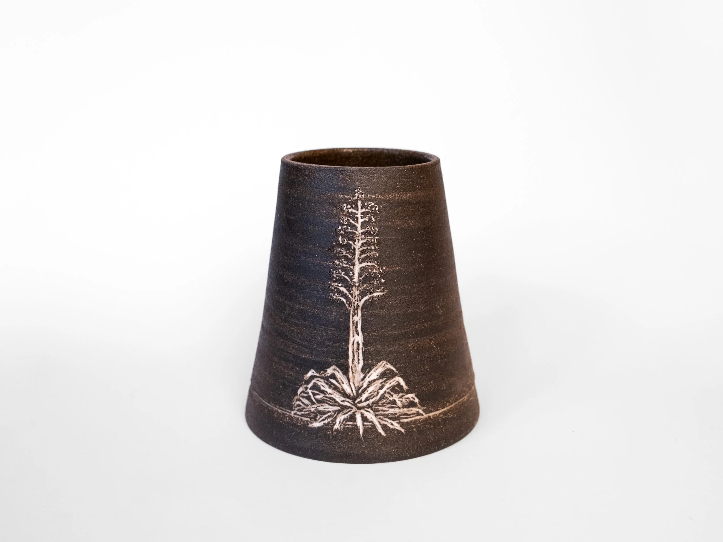 Carbón_DeathBloomVase_Medium-4.jpg
