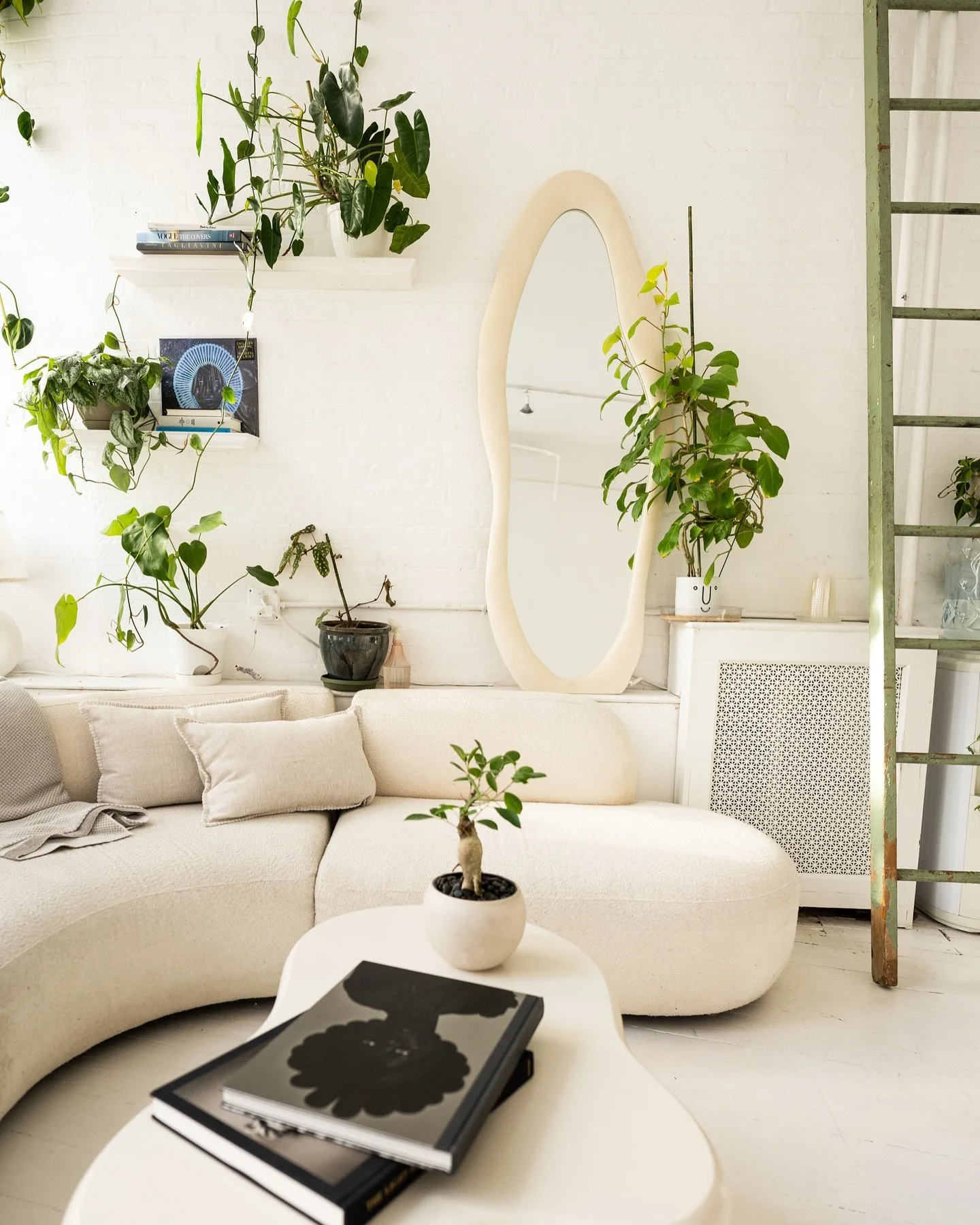 Even if your client is terrible, at least the space isn&rsquo;t. 😅🧘🏽&zwj;♀️ 📸
(The East Wing available for rent) 
_
#photostudionyc #nycphotostudio
#nyfw
#nycstudiophotographer #plantlover #nycphotographer