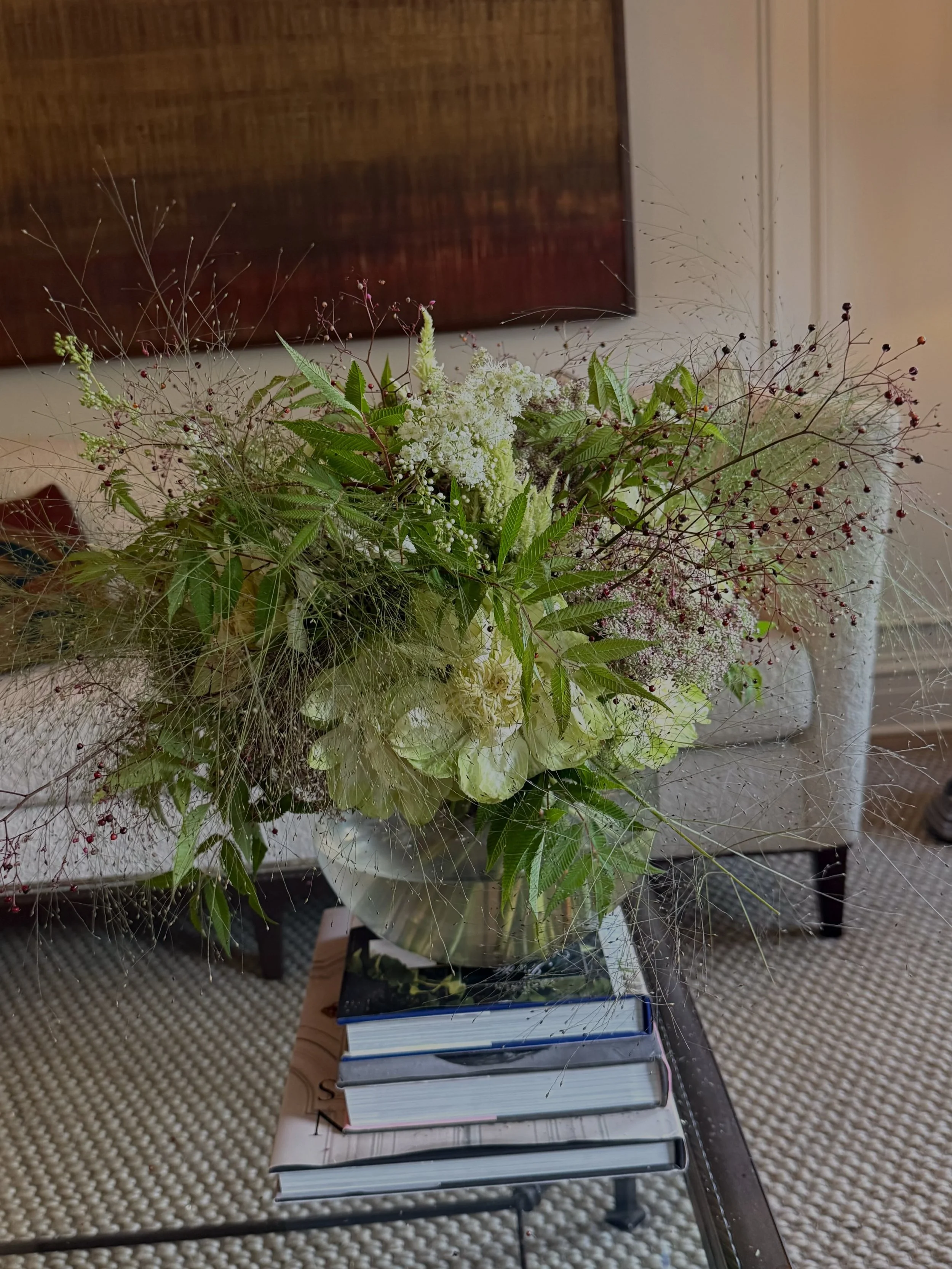 Seriously how amazing and airy is this piece?! 
&bull;
&bull;
&bull;
#florist #chicago #smallbusiness #chicagoflorist