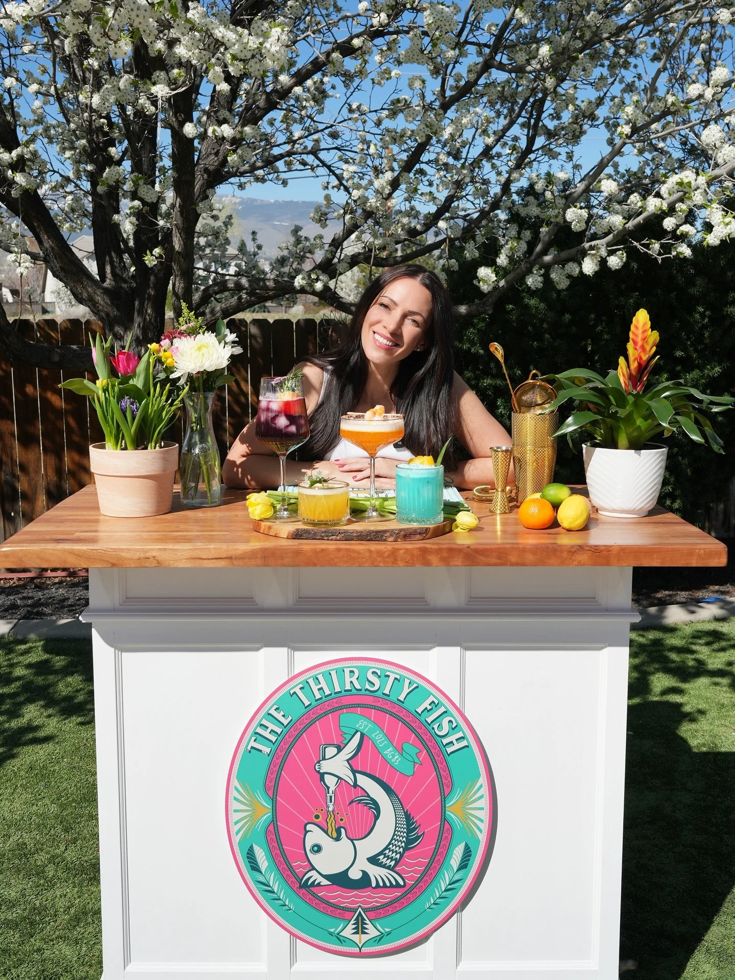 Even though we have been enjoying this crazy warm summer weather 🤪 today is officially the first day of SPRING! Bring on more warmth, longer nights, lake days and sunshine ☀️ 🥂 &bull;SPRING COCKTAILS&bull; 
📸 @bullfishdesign 
 
1. Cappelletti spri