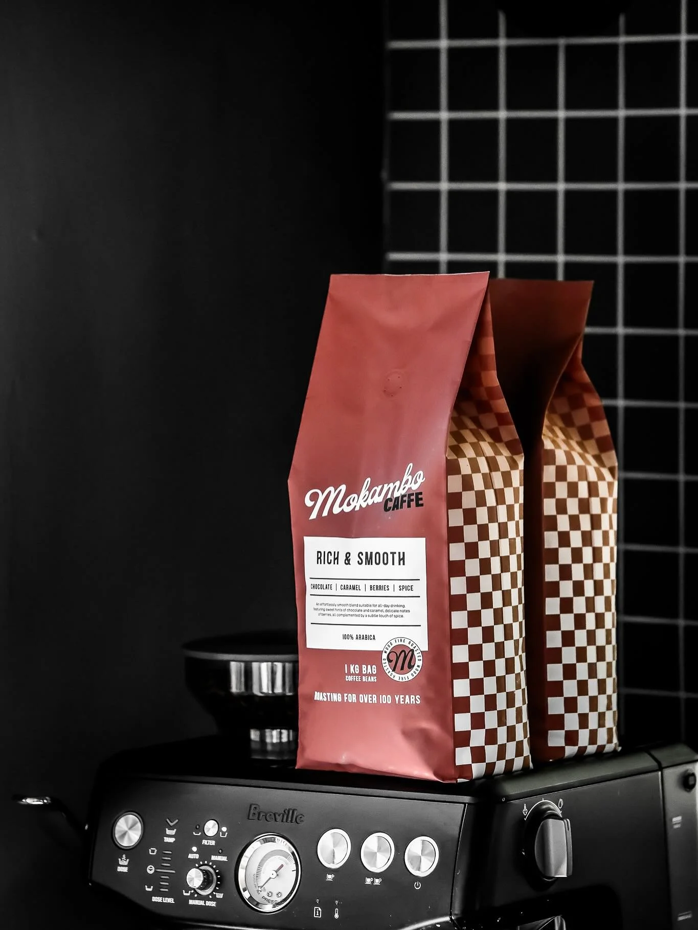 Where fire ignites flavour. Mokambo&rsquo;s 100% Arabica beans.

Branding, Packaging &amp; Content by @tommycreative_ 📸