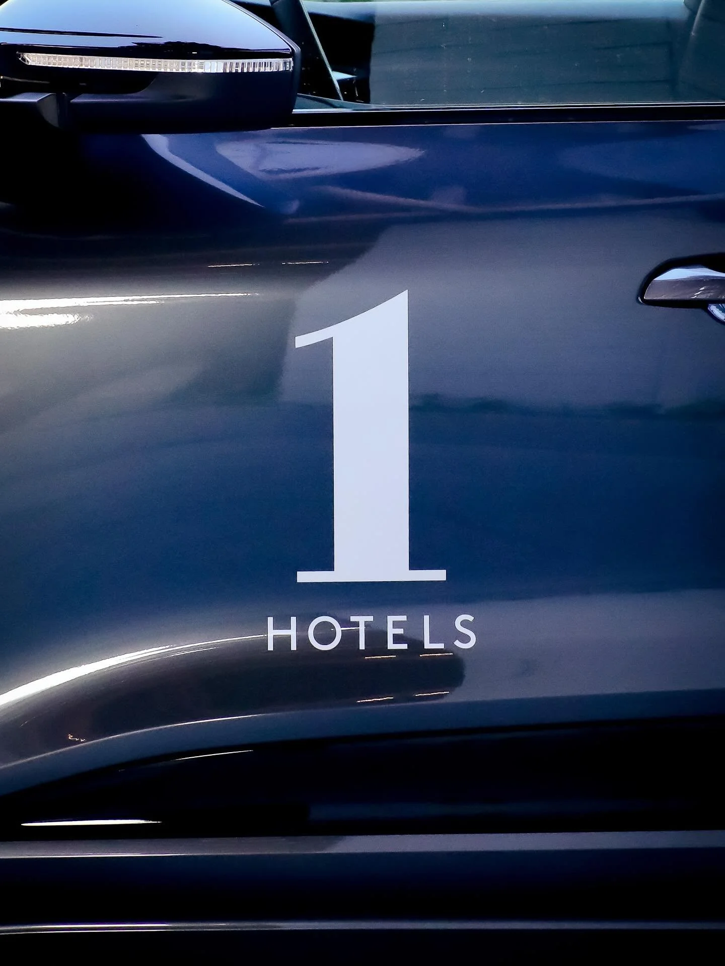 @1hotel.melbourne hosts 30 YEARS of @riverleegroup 🥂 

📸 @tommycreative_