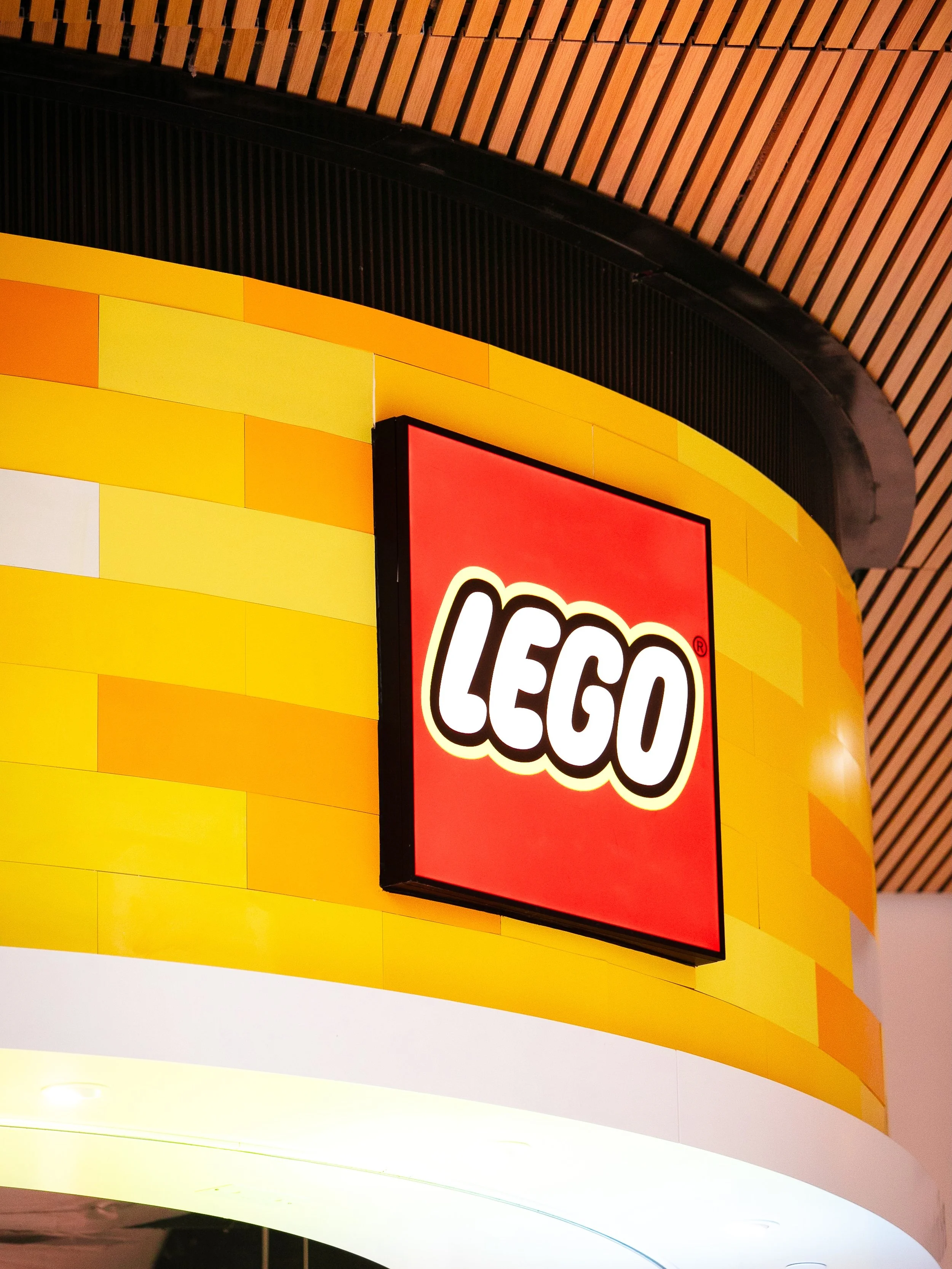 @lego x @eastland 

📸 @tommycreative_