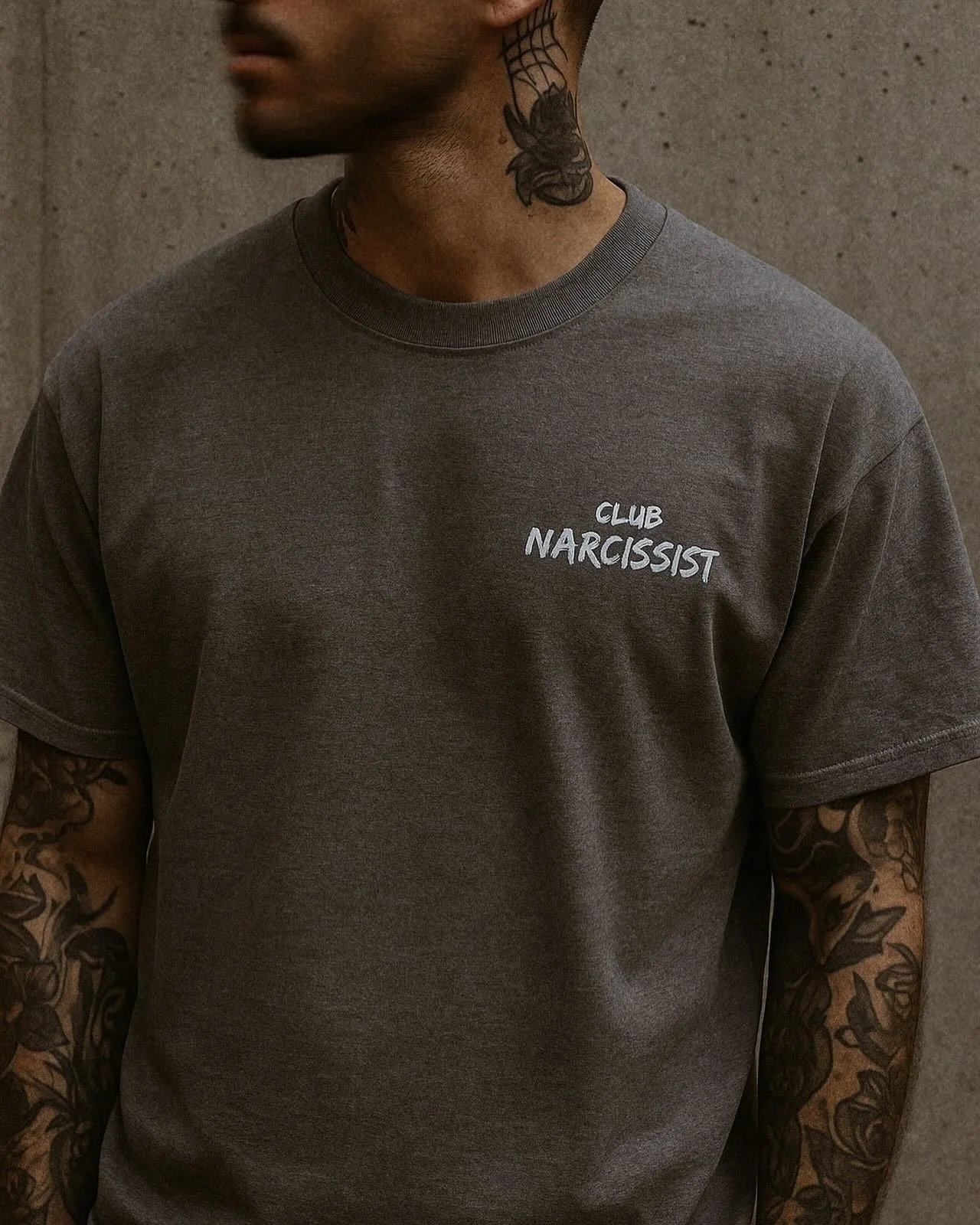 Not everyone gets in&mdash;confidence is the dress code
Clubnarcissist.com