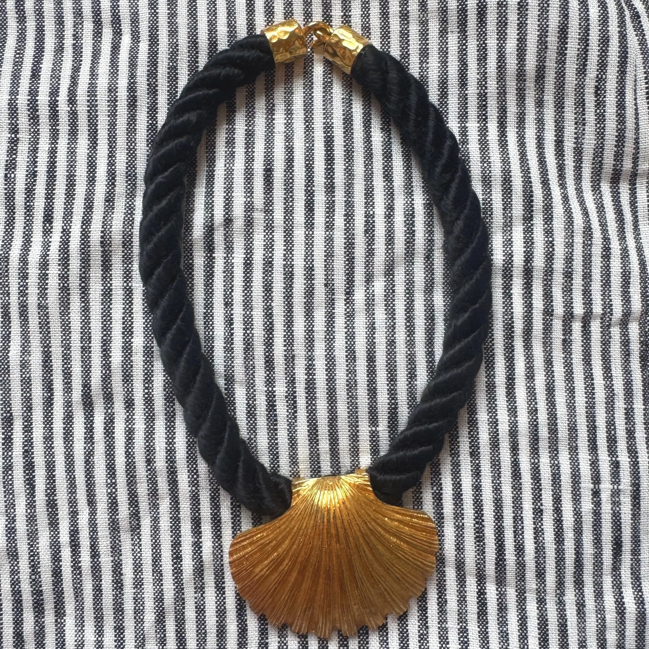 Gold Shell Choker
