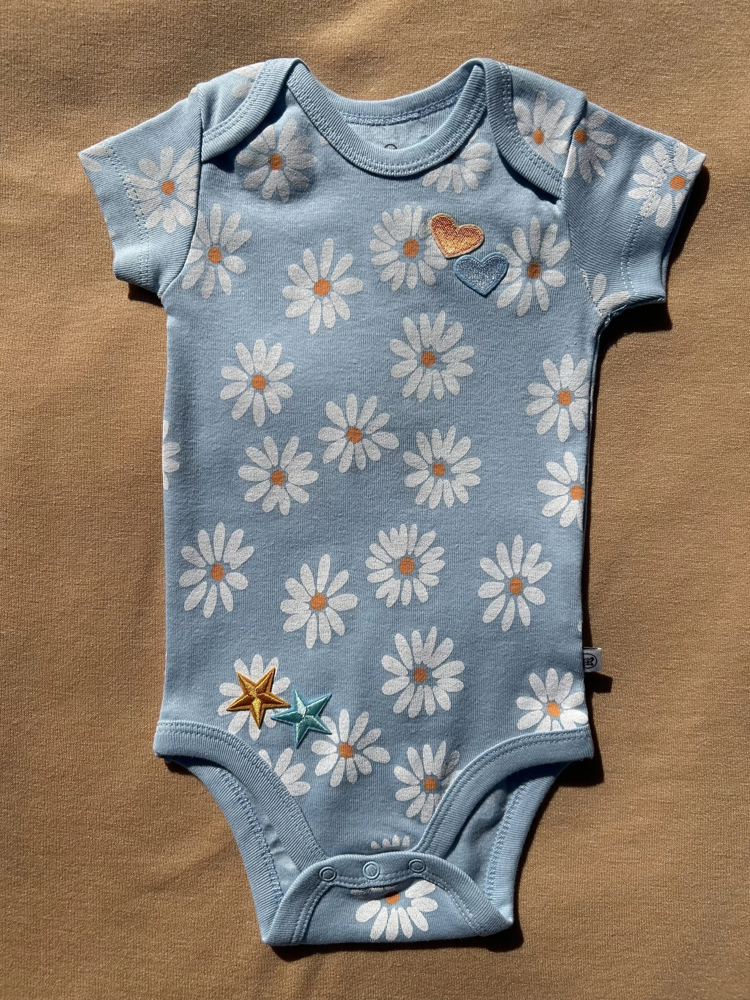 Daisy Delight Organic Cotton Onesie size 3 to 6 months