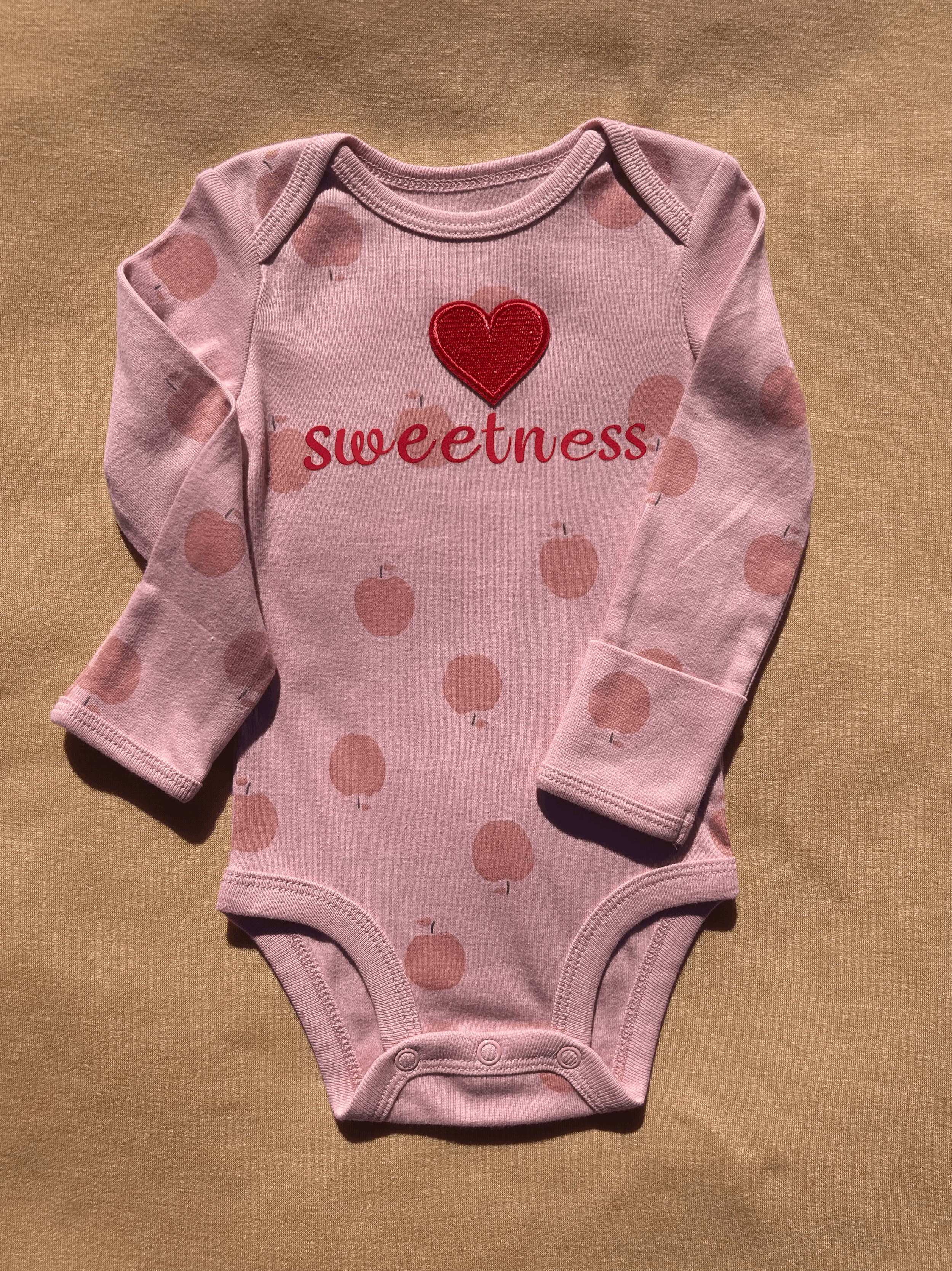 Sweetness Heart Onesie with Apple Prints size 3 months