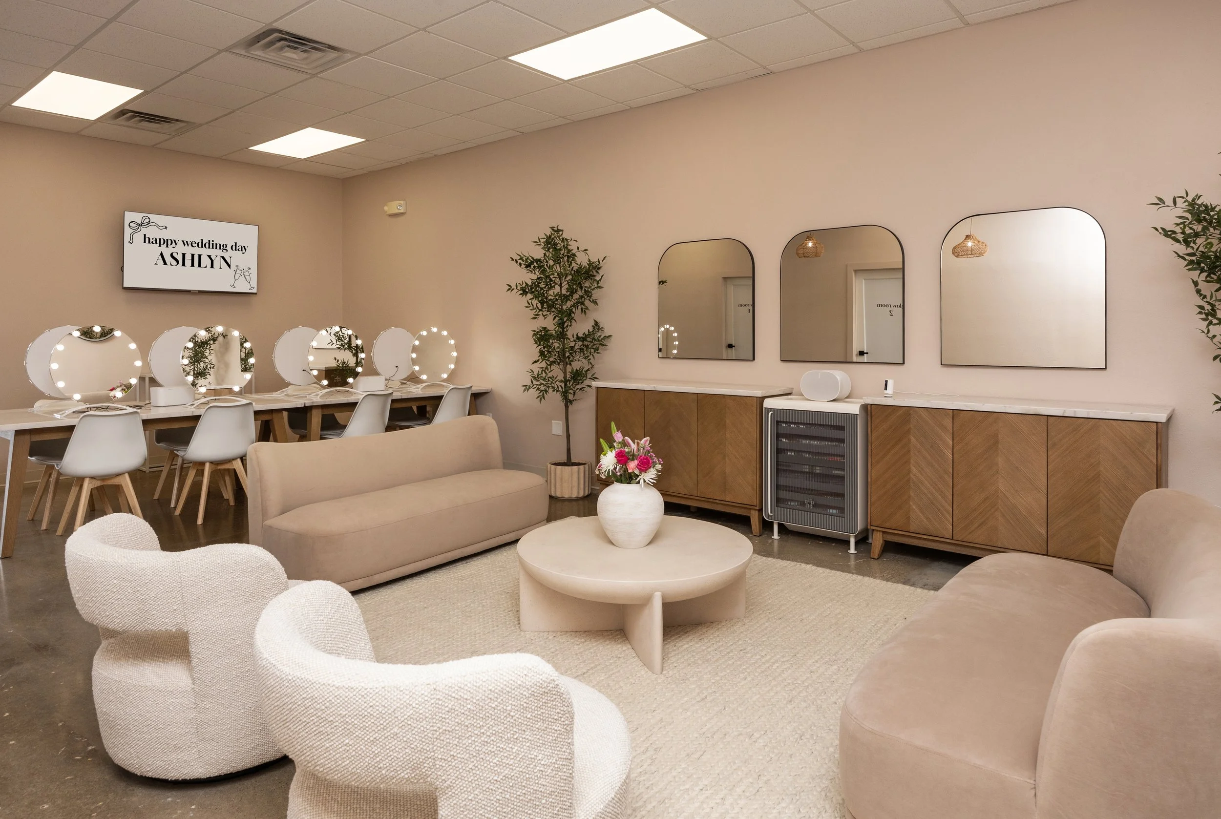 OPEN CONCEPT LOUNGE