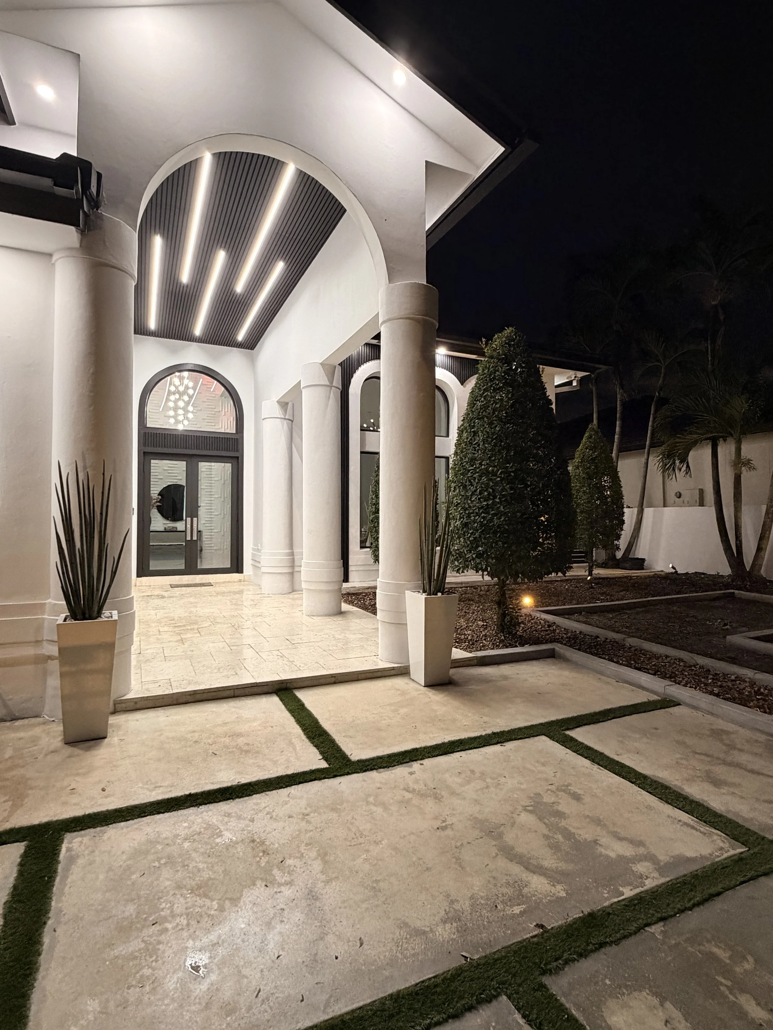 MAIN ENTRANCE MIAMI LAKES.jpg