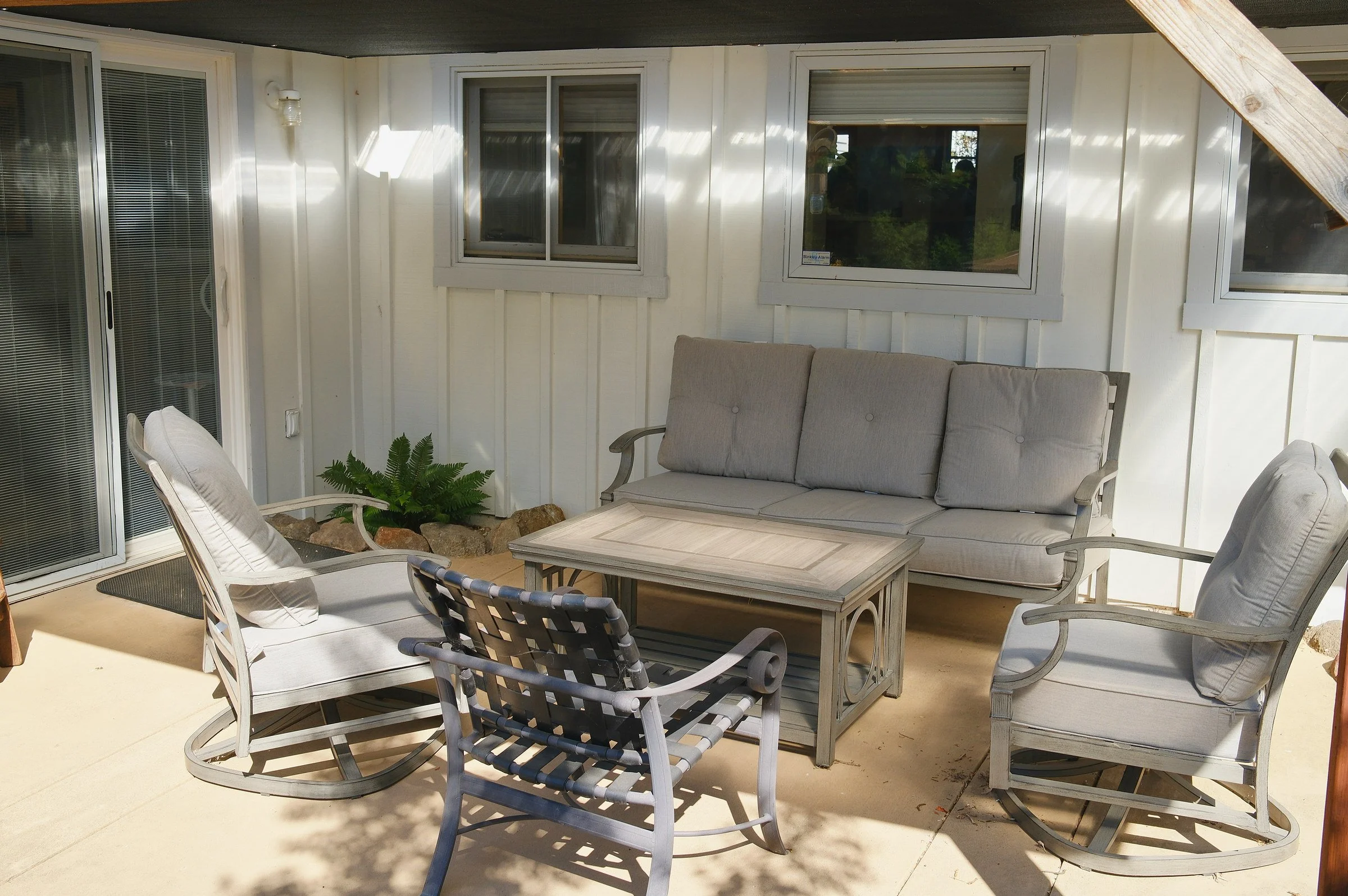 16-Back-patio-lounge-web.jpg