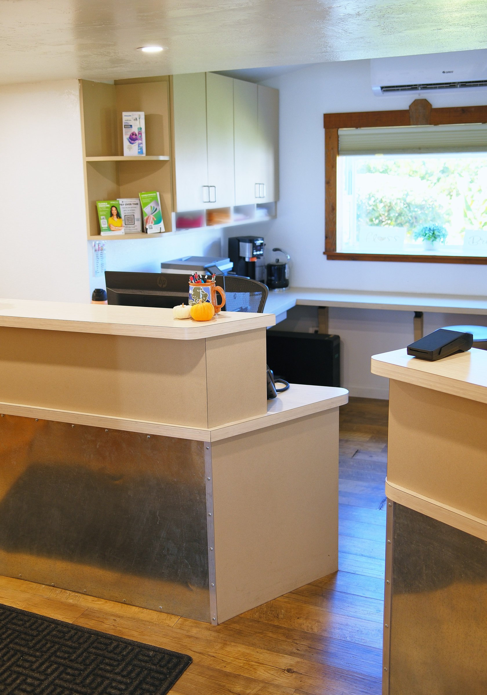 08-Front-desk-web.jpg