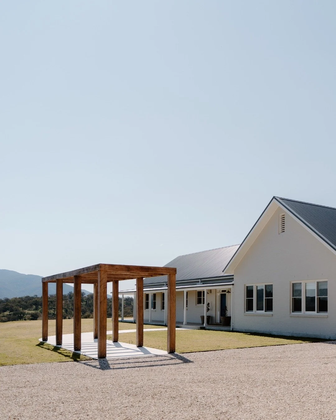 Set among the rolling hills east of Scone, Tuscaloosa House is a fresh take on the classic Australian country home.

Working with Lucy and Tom, we crafted this 6-bedroom residence to balance regional character with modern comfort.

Deep verandas, pol