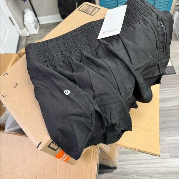 Lululemon License to Train Cargo Jogger Shorts – black – Size Large