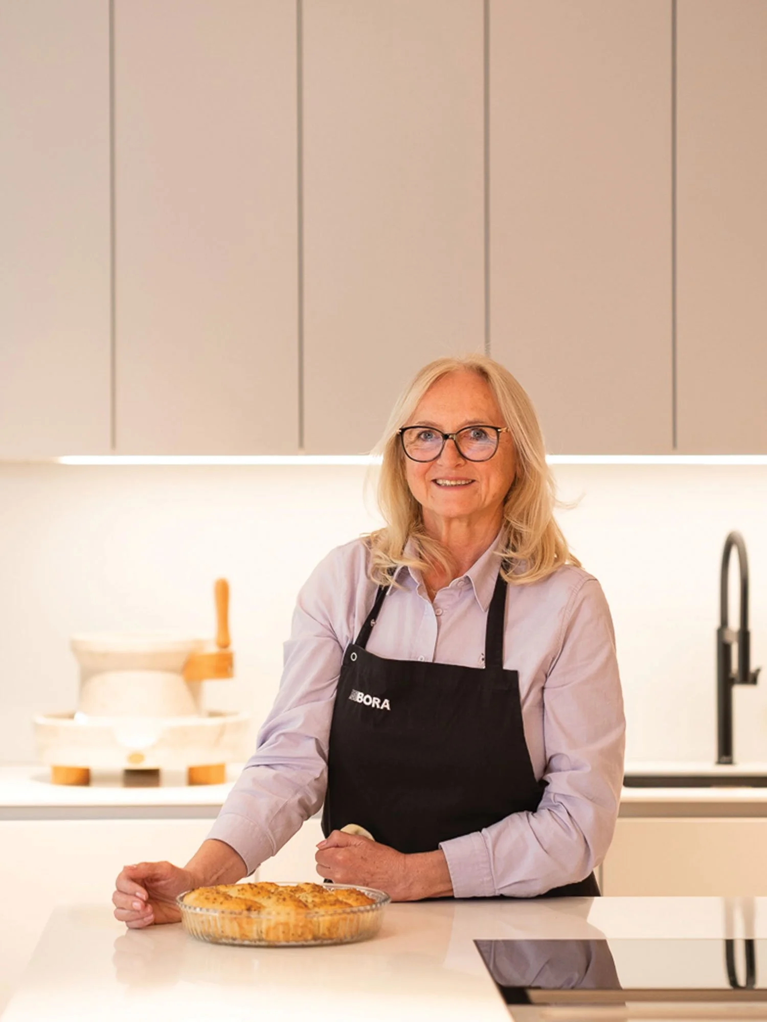 Tinca Mlinar voditeljica kulinaričnega mlinar+mlinar večera.