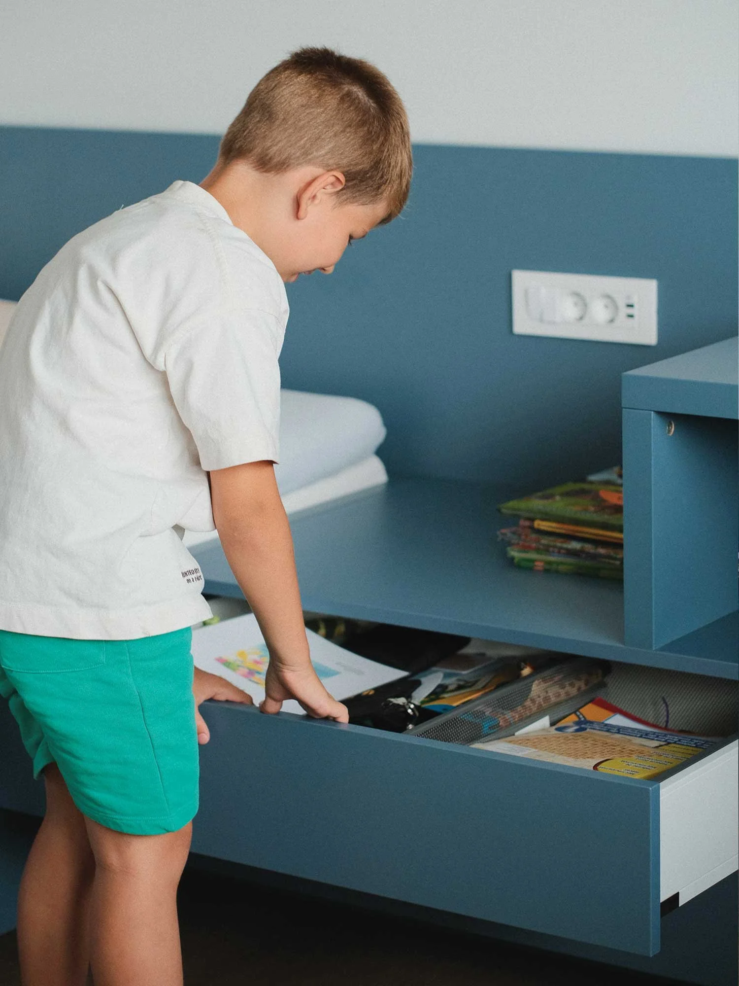 Otroška soba po meri mlinar+mlinar za dečka v modri barvi