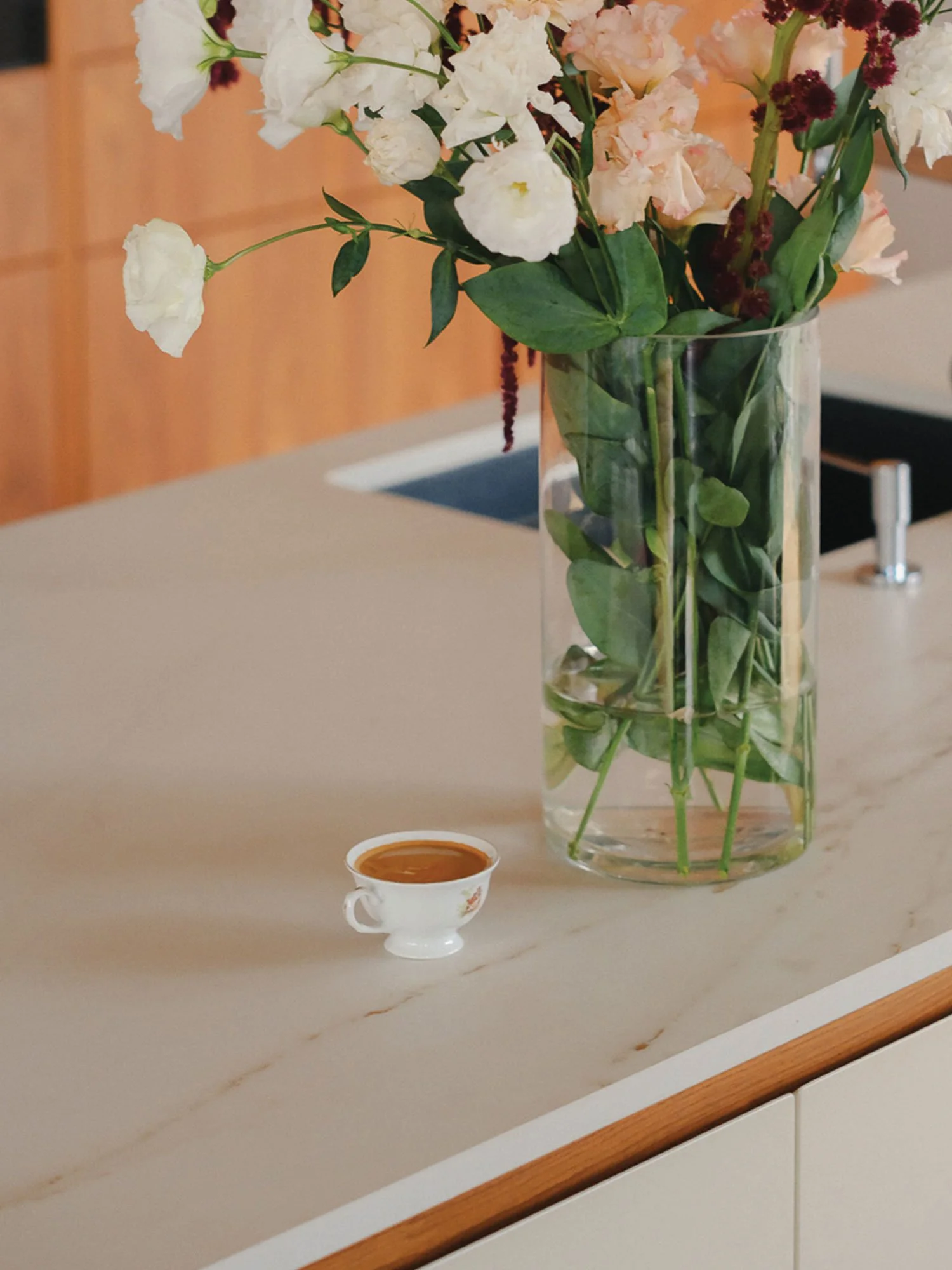 Kuhinjski pult tehnični kamen Dekton.