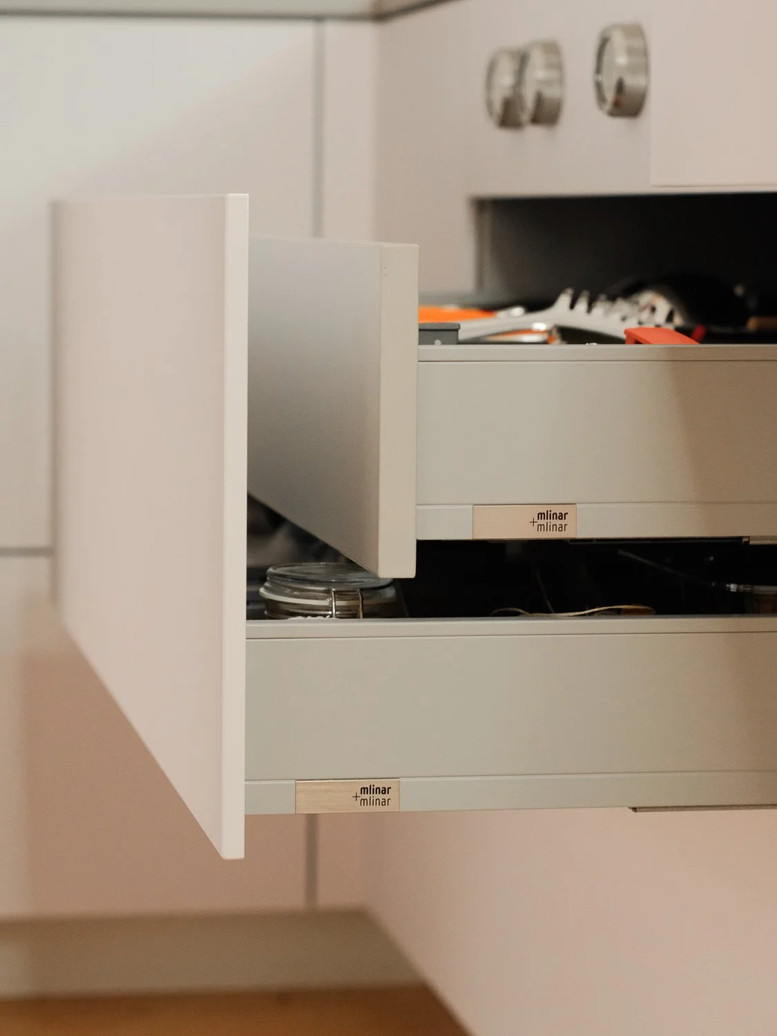 Kompakt kuhinjska fronta mlinar+mlinar